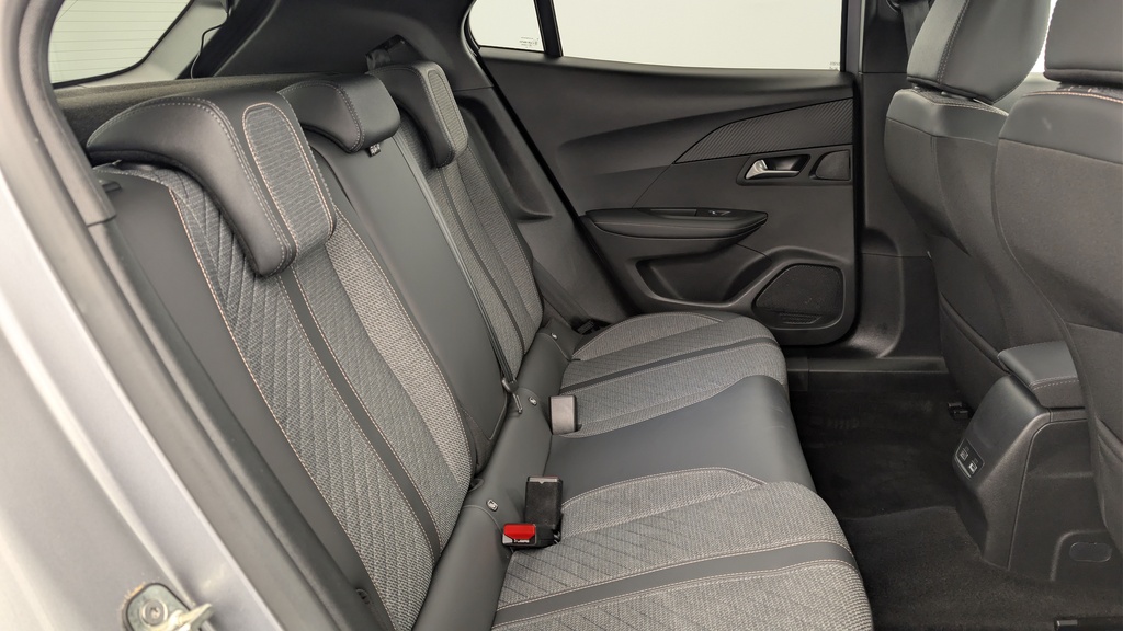 Peugeot 2008 Hybrid 136 e-DCS6 Allure