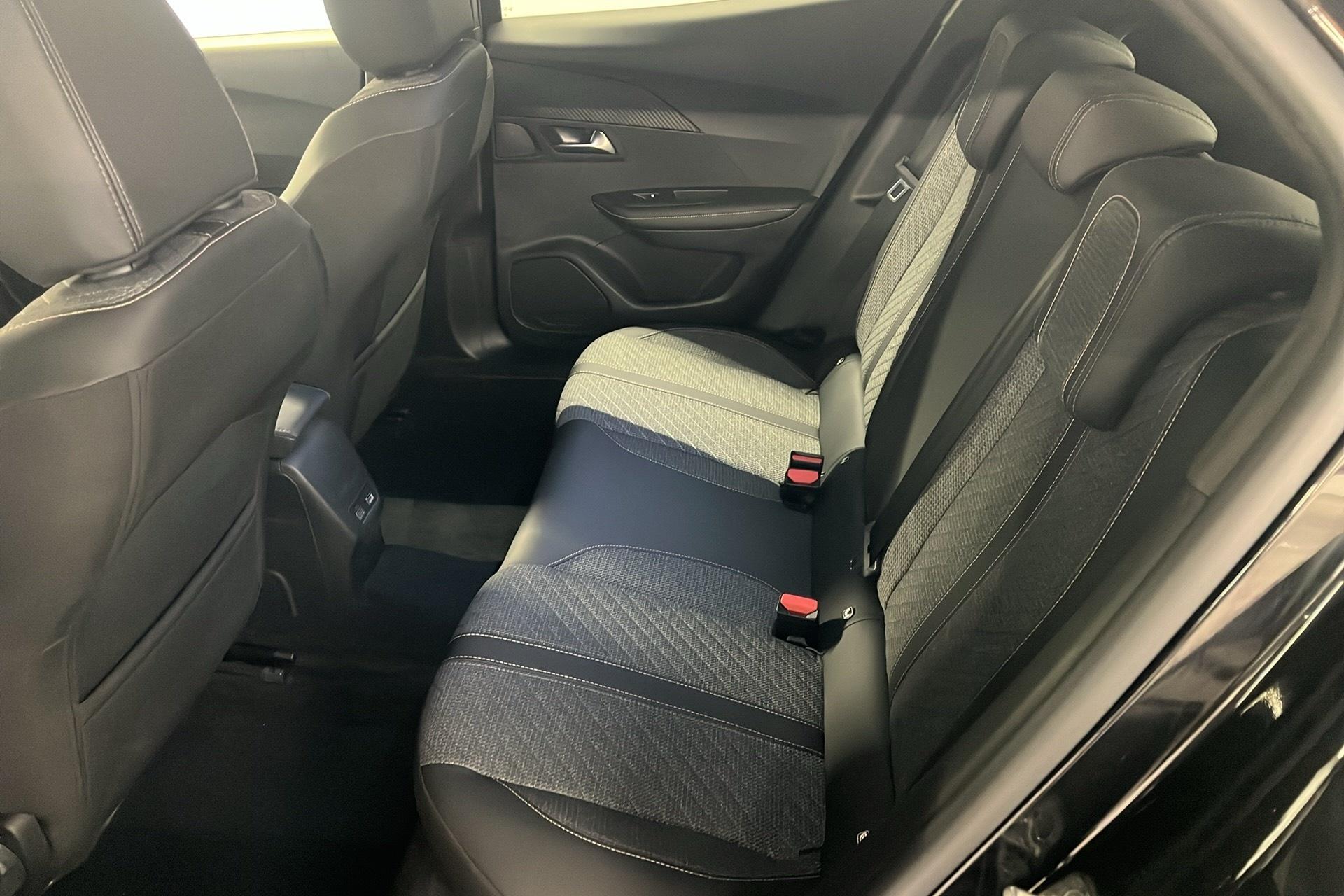 Peugeot 2008 Hybrid 136 e-DCS6 Allure