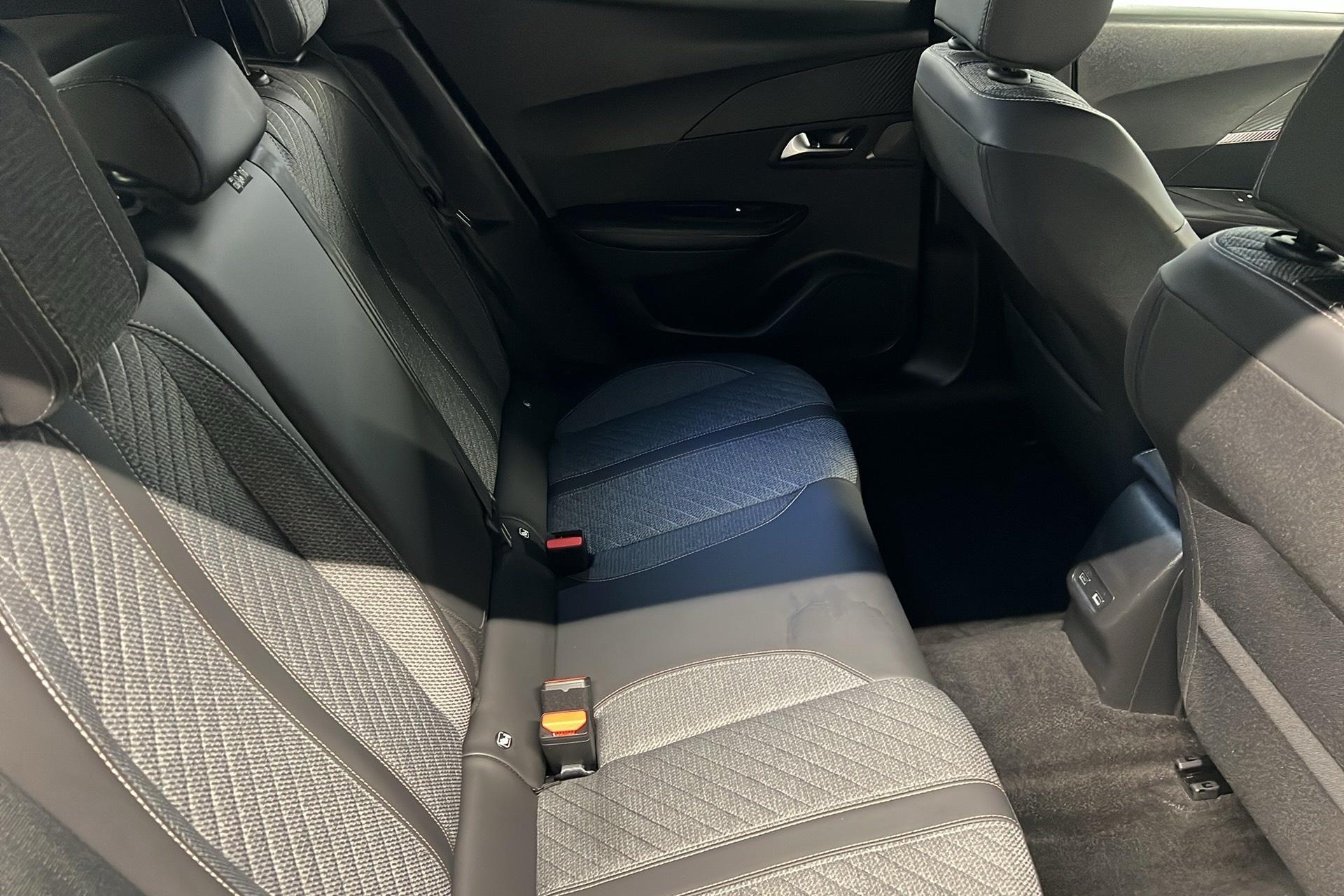 Peugeot 2008 Hybrid 136 e-DCS6 Allure