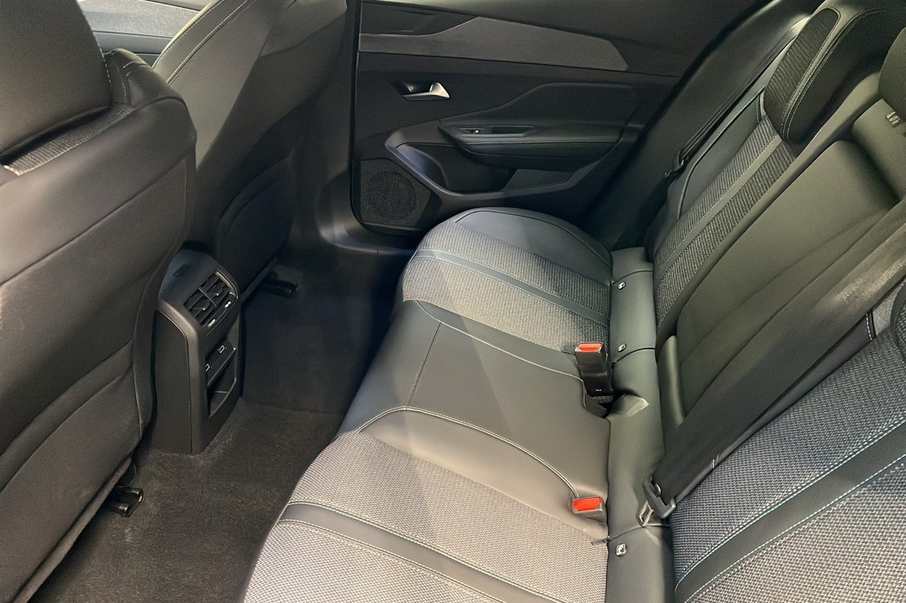 Peugeot 408 Hybrid 145 e-DCS6 Allure