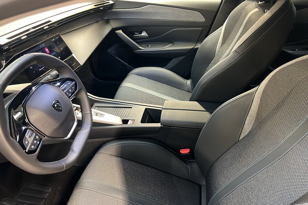 Peugeot 408 Hybrid 145 e-DCS6 Allure