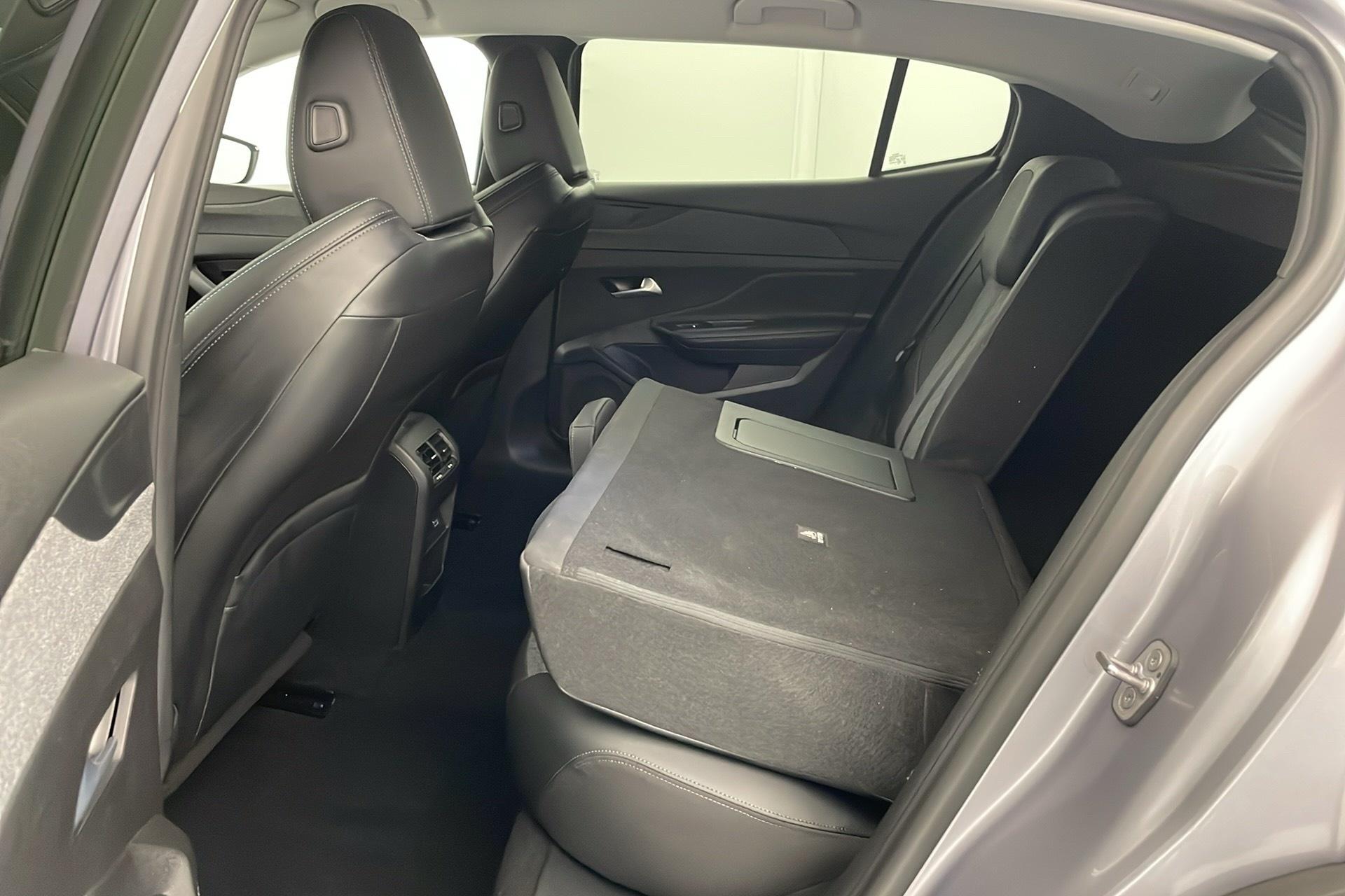 Peugeot 408 Hybrid 136 e-DCS6 Allure