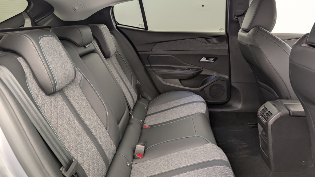 Peugeot 408 Hybrid 136 e-DCS6 Allure