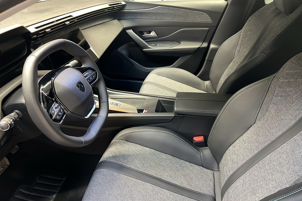 Peugeot 408 Hybrid 136 e-DCS6 Allure