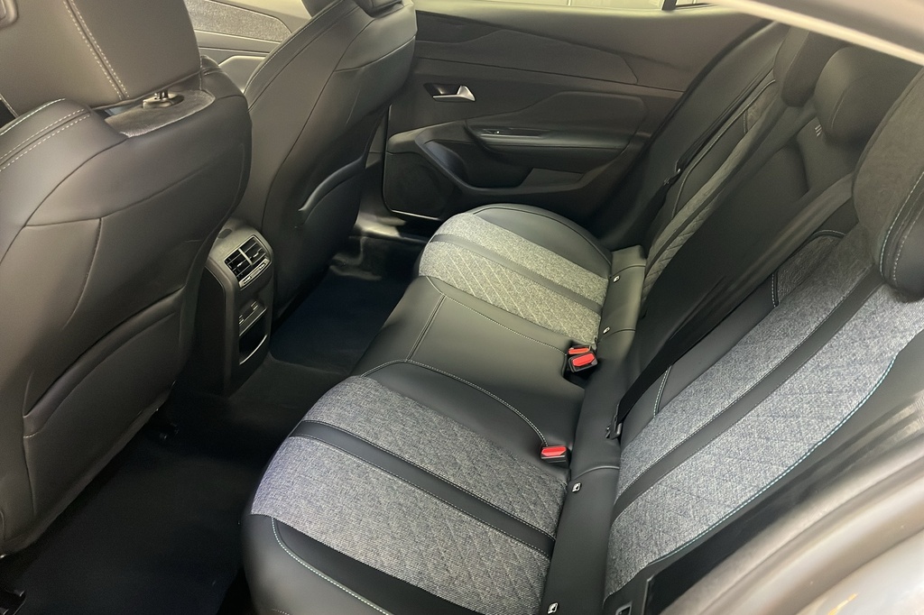 Peugeot 408 Hybrid 136 e-DCS6 Allure