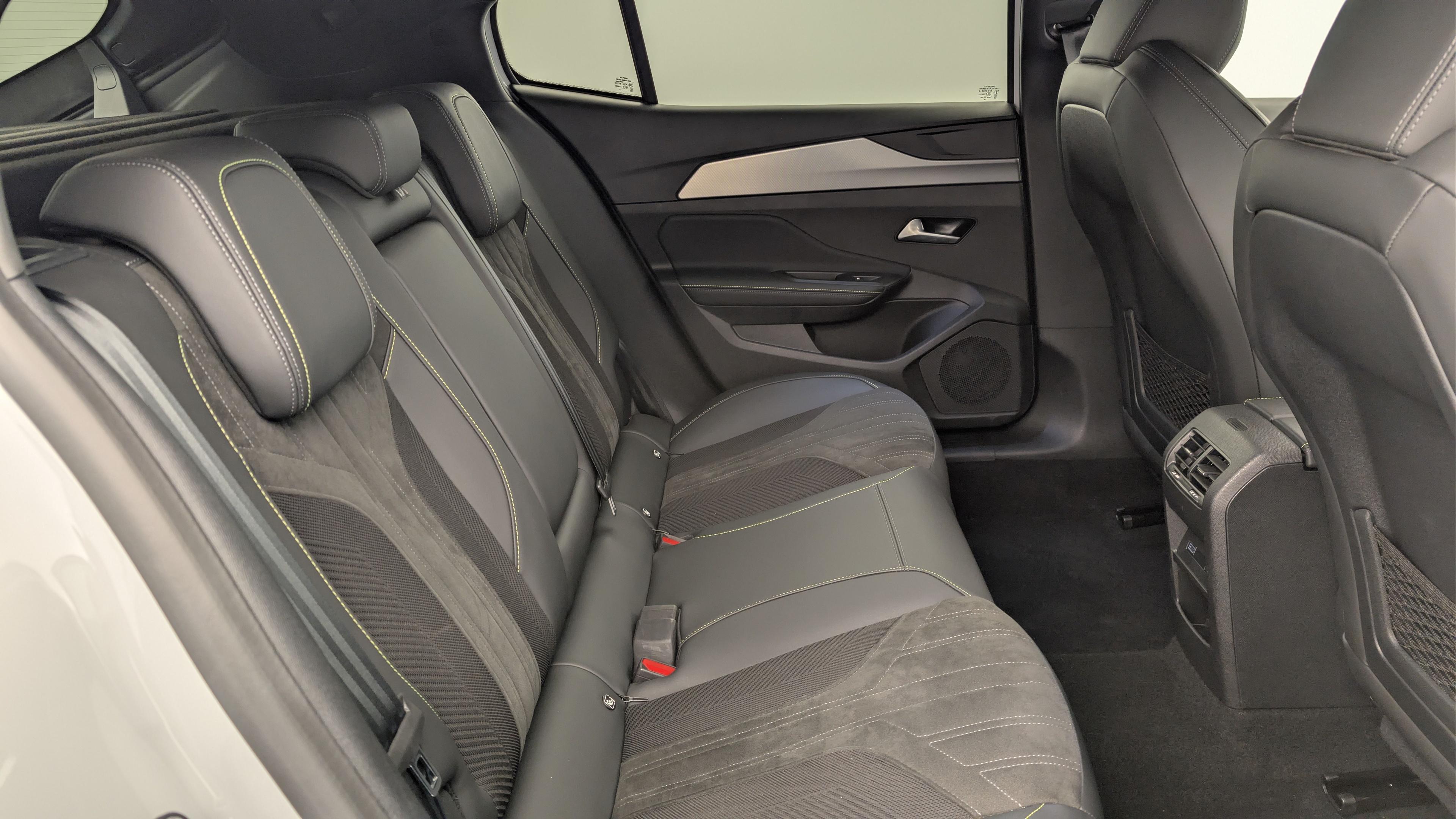 Peugeot 408 Hybrid 145 e-DCS6 GT