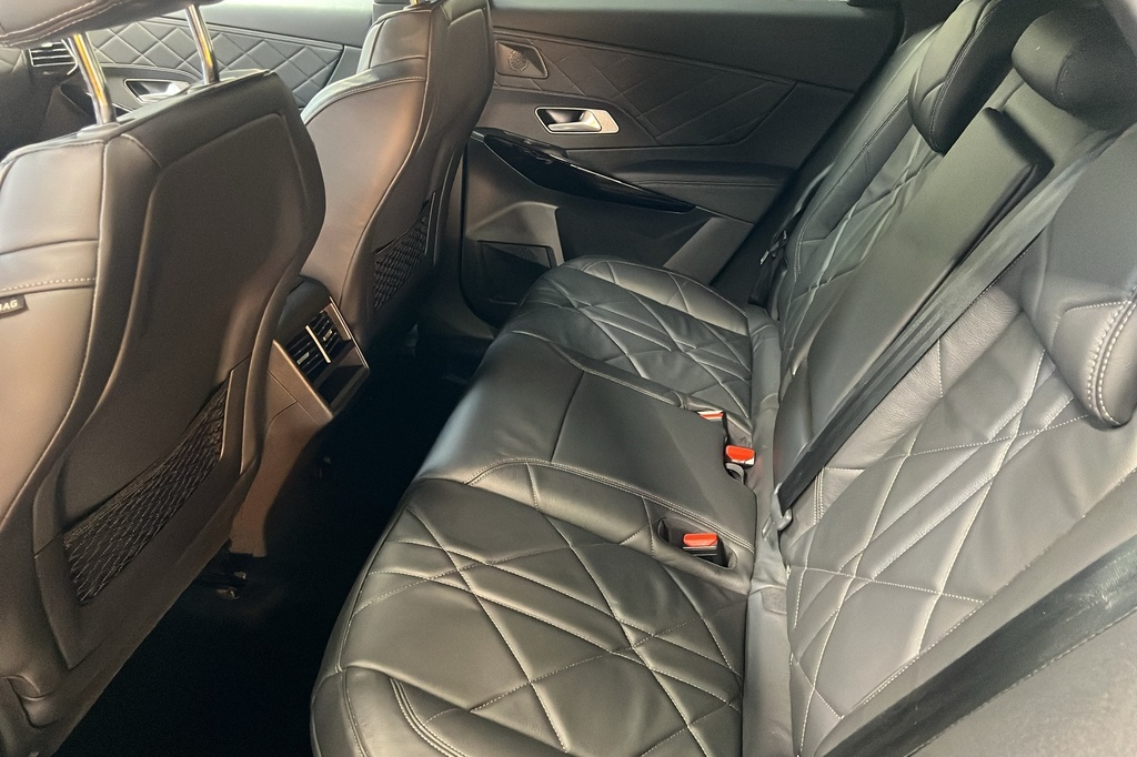 ds DS7 Hybride Rechargeable E-Tense 300 EAT8 4x4 Rivoli