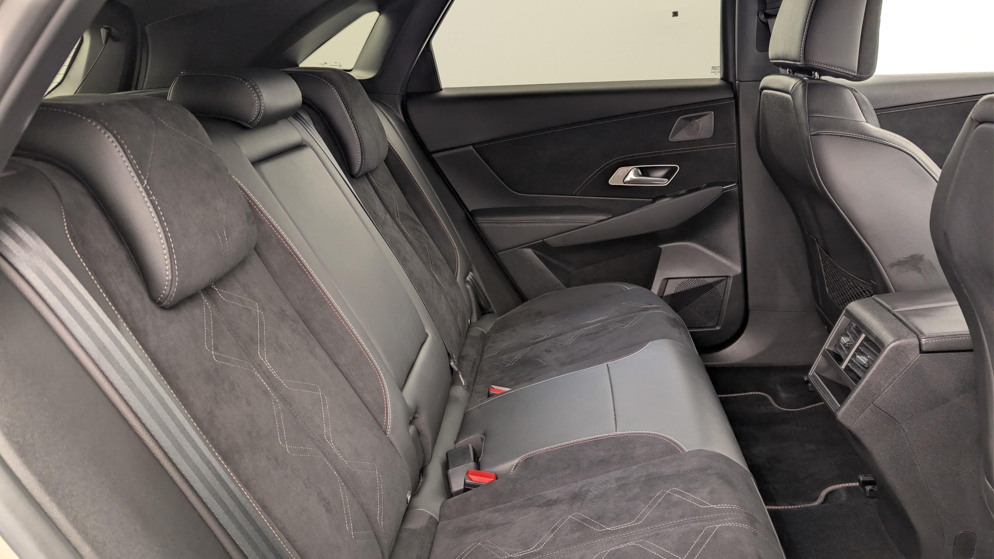 ds DS7 Hybride Rechargeable E-Tense 300 EAT8 4x4 Performance Line +