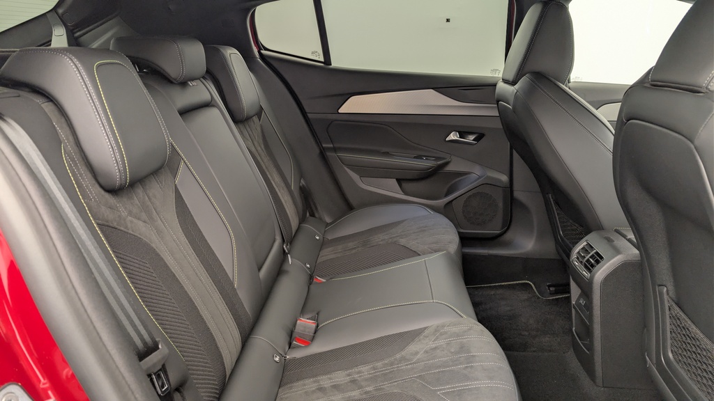 Peugeot 408 Hybrid 145 e-DCS6 GT