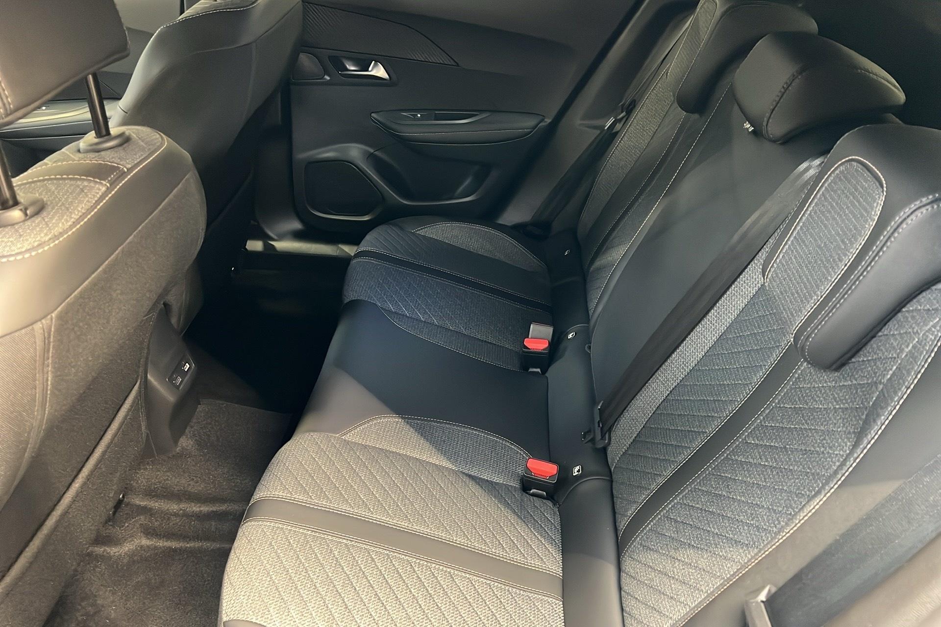 Peugeot 2008 Hybrid 145 e-DCS6 Allure