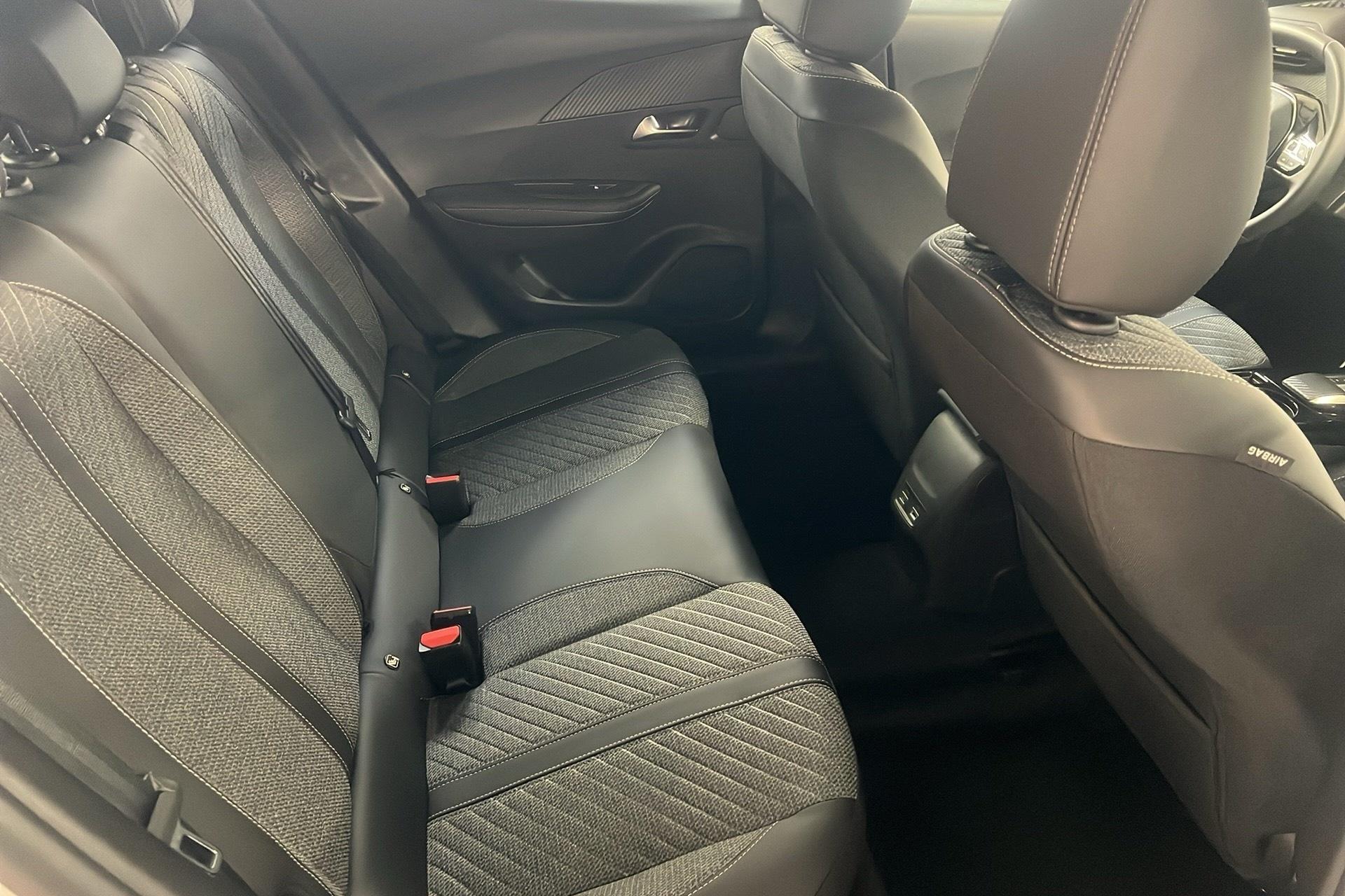 Peugeot 2008 Hybrid 145 e-DCS6 Allure