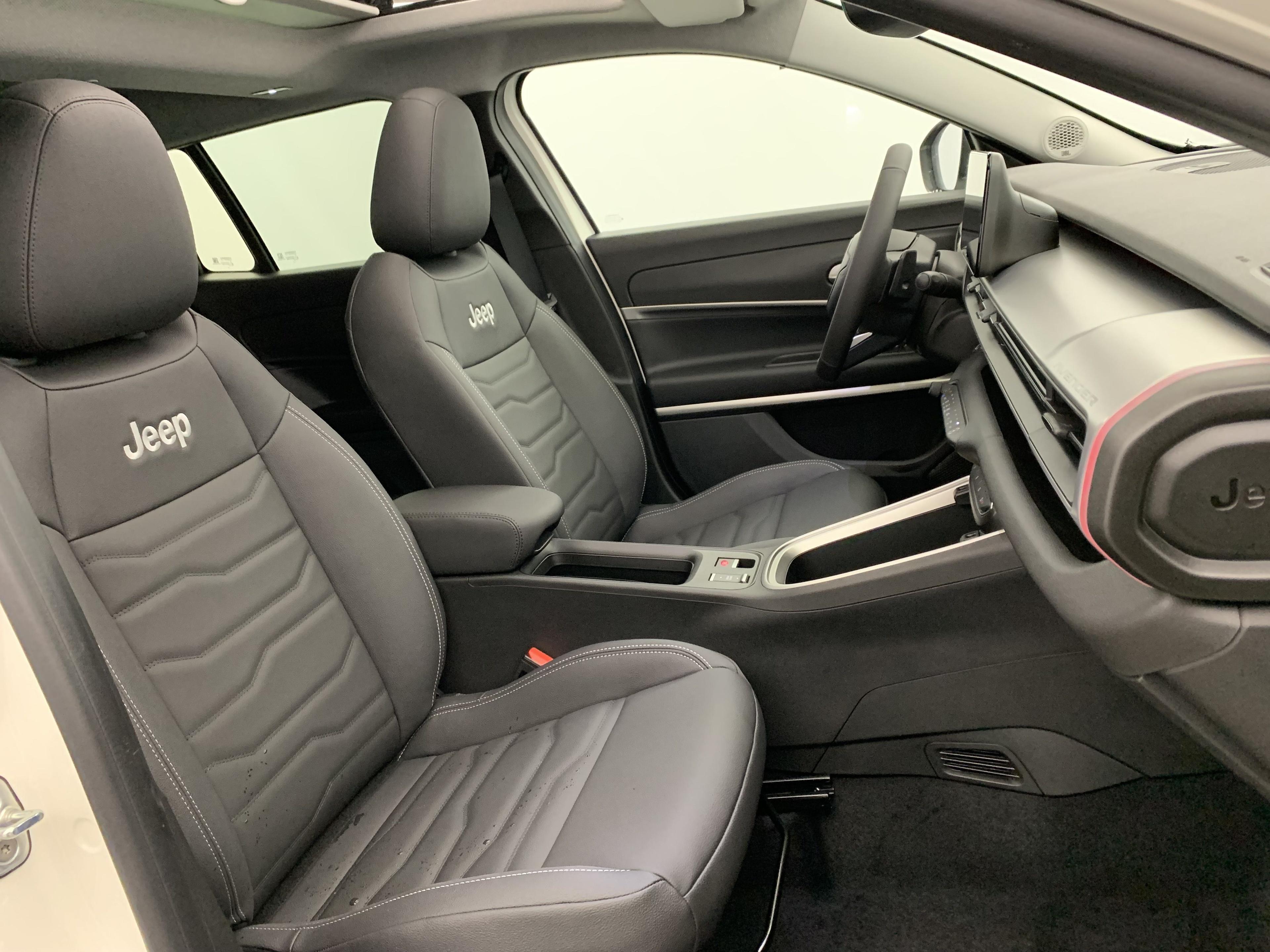 jeep Avenger 1.2 Turbo T3 110 ch e-Hybrid BVR6 Summit