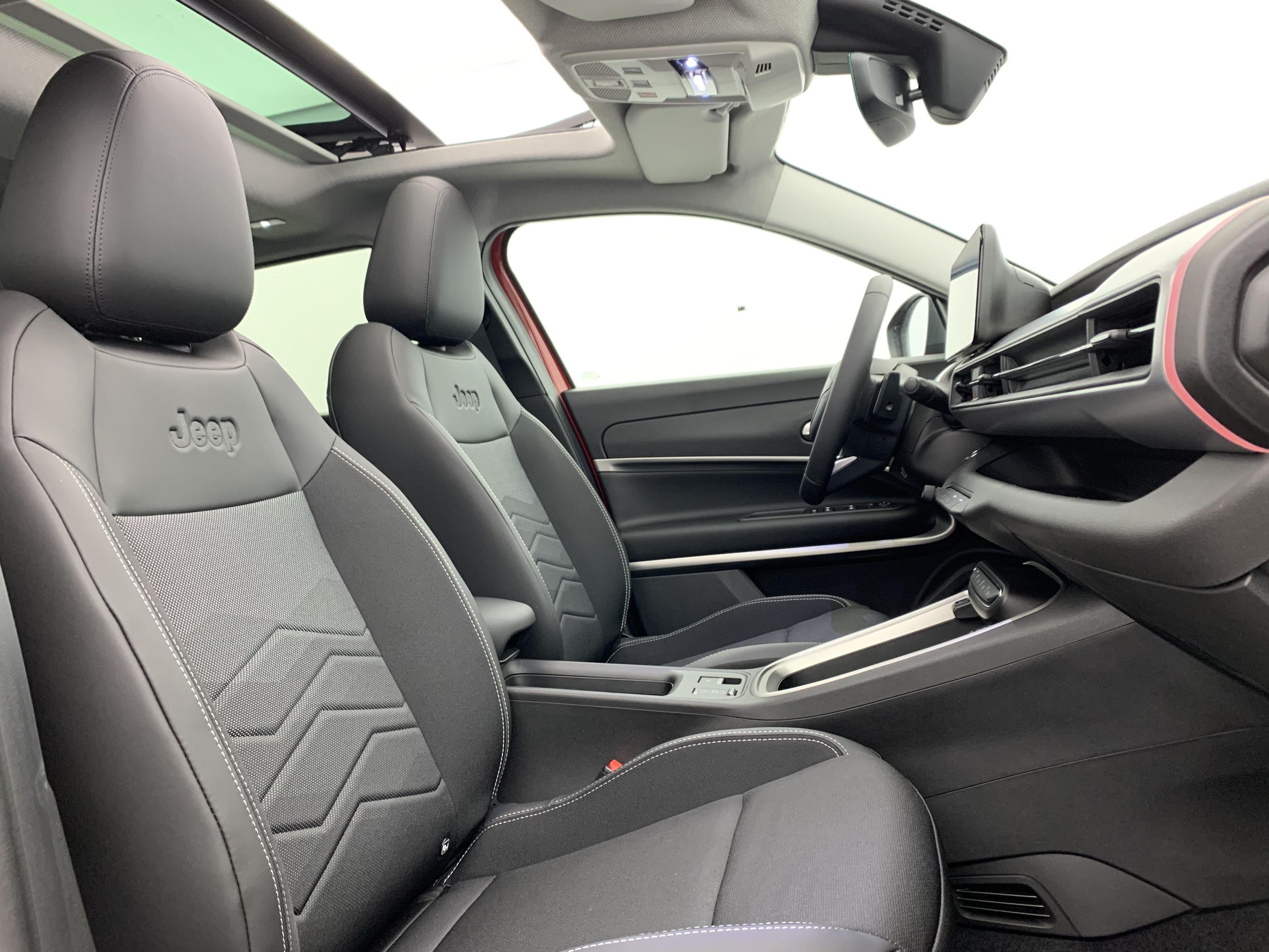 jeep Avenger 1.2 Turbo T3 110 ch e-Hybrid BVR6 Summit