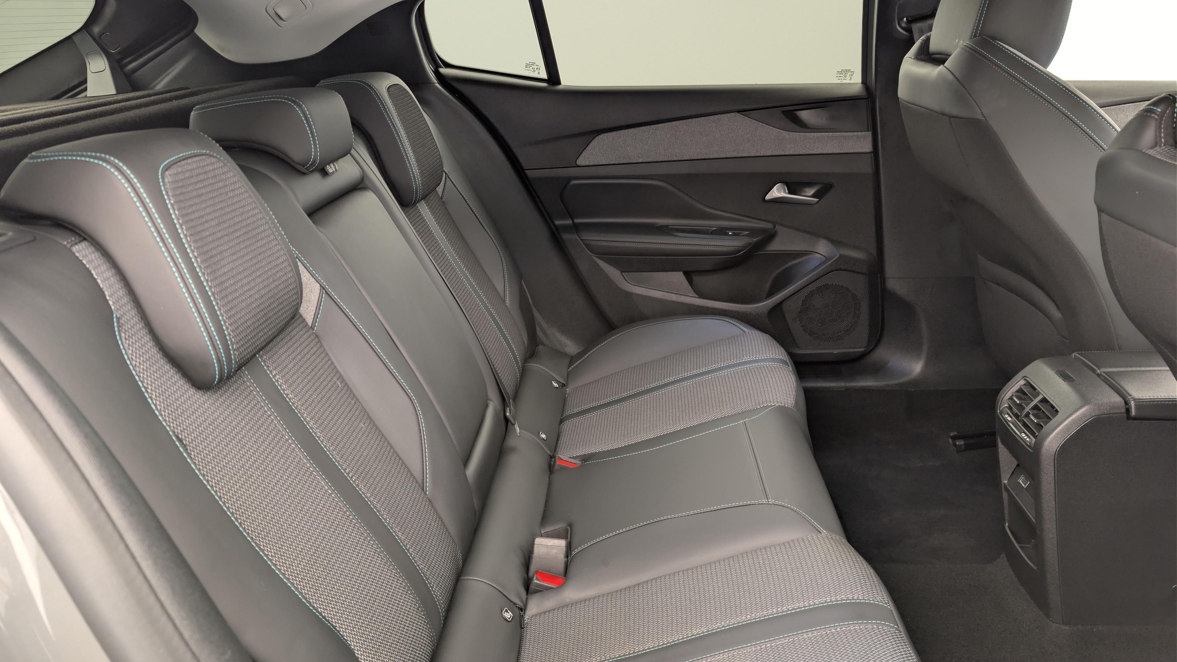 Peugeot 408 Hybrid 145 e-DCS6 Allure