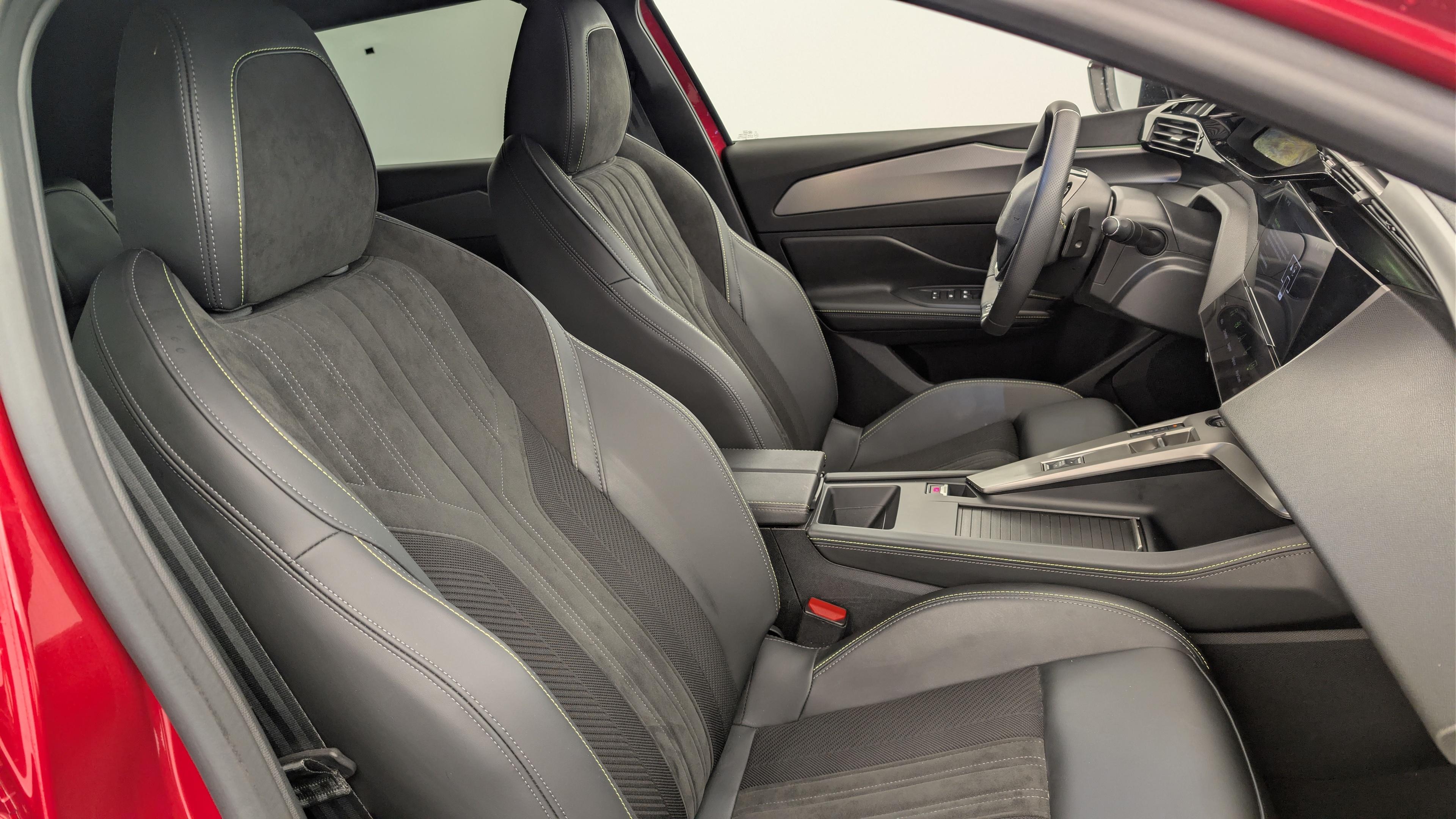 Peugeot 408 Hybrid 145 e-DCS6 GT