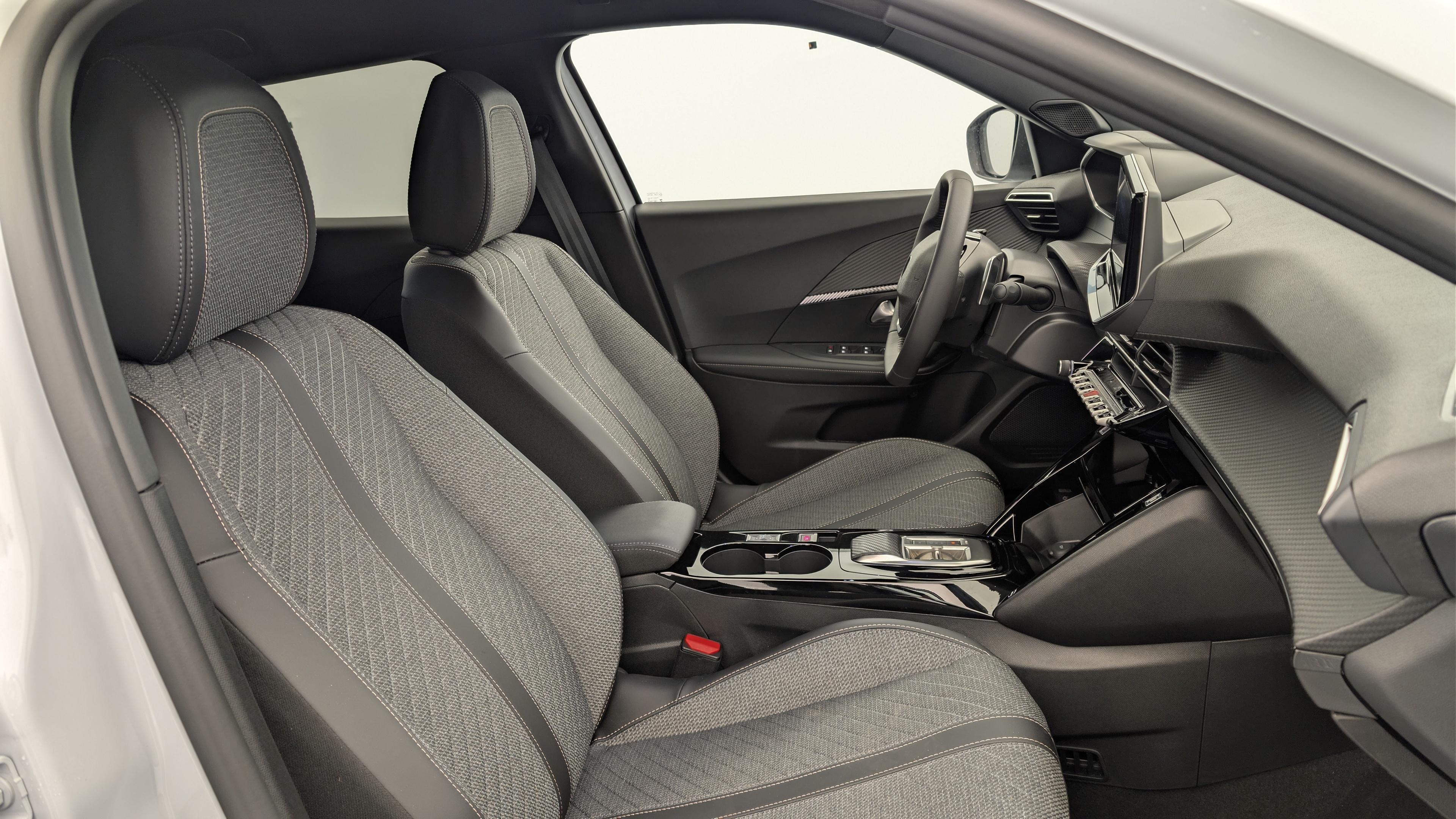 Peugeot 2008 Hybrid 145 e-DCS6 Allure