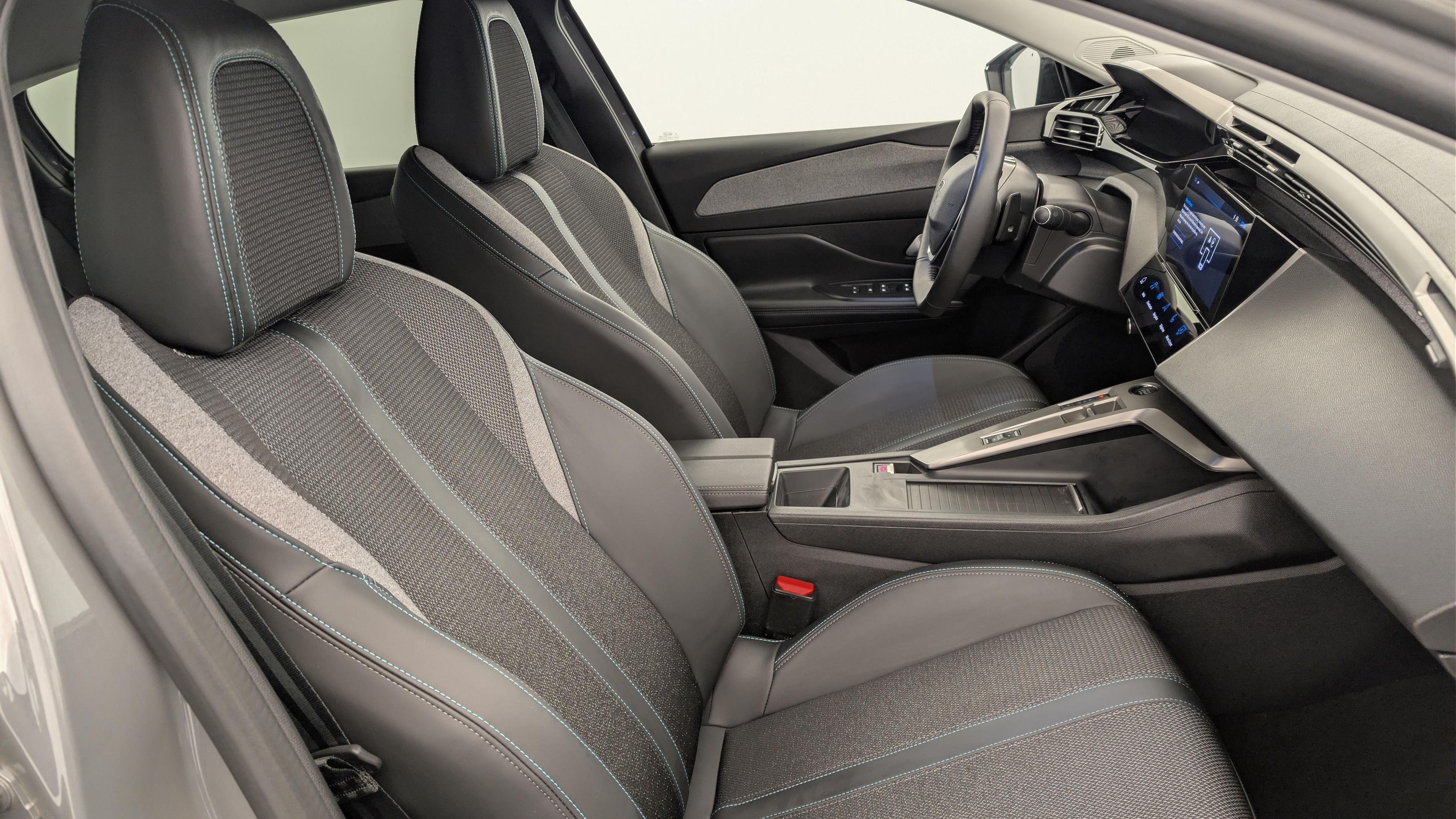 Peugeot 408 Hybrid 136 e-DCS6 Allure