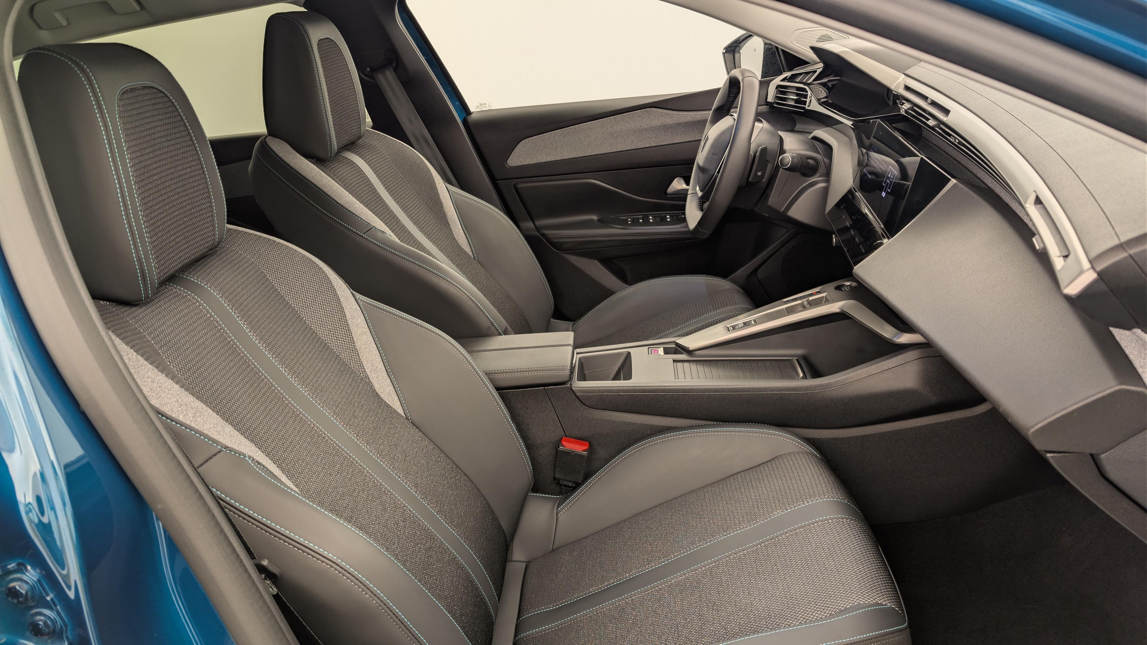Peugeot 408 Hybrid 136 e-DCS6 Allure