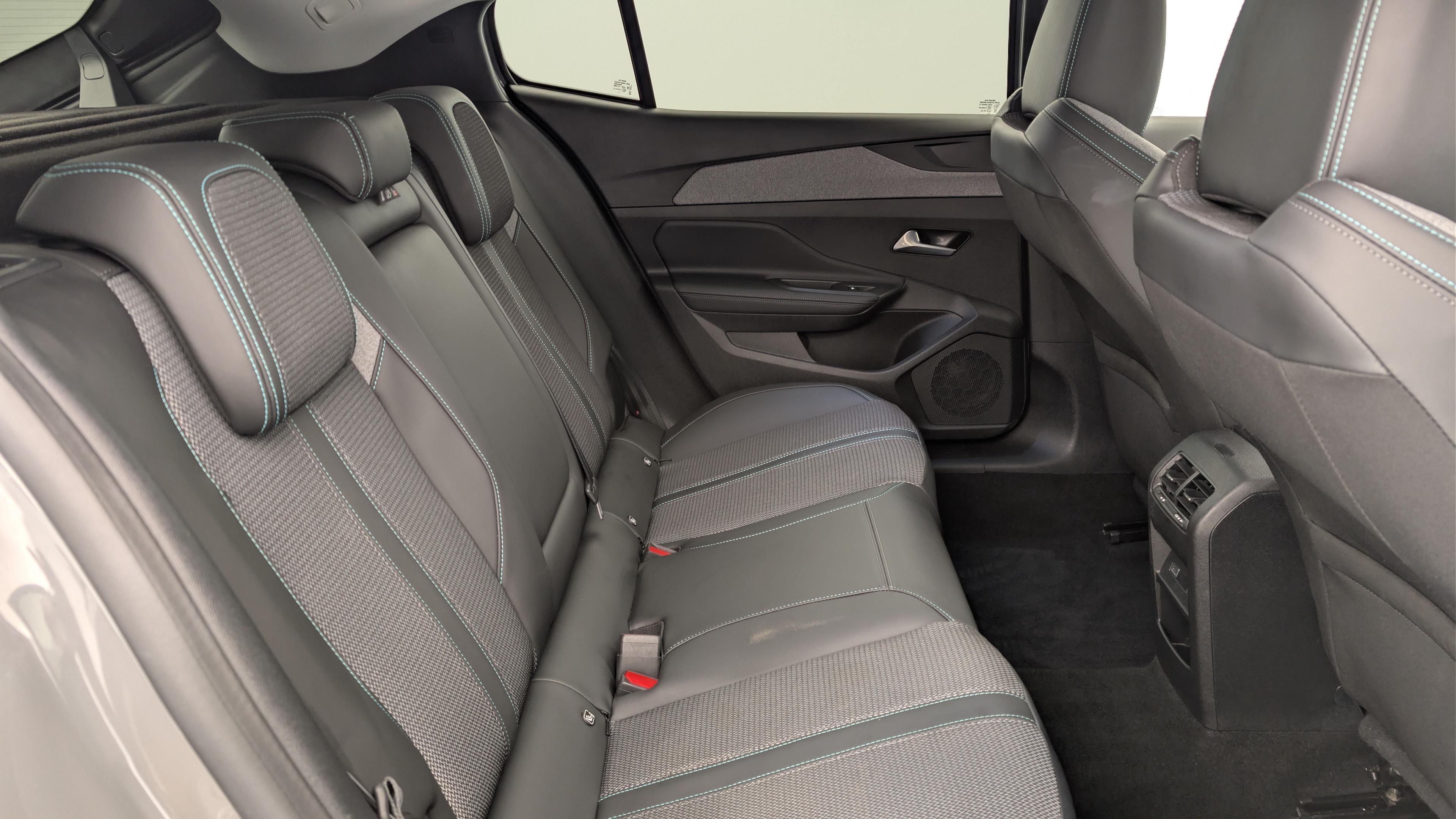 Peugeot 408 Hybrid 136 e-DCS6 Allure