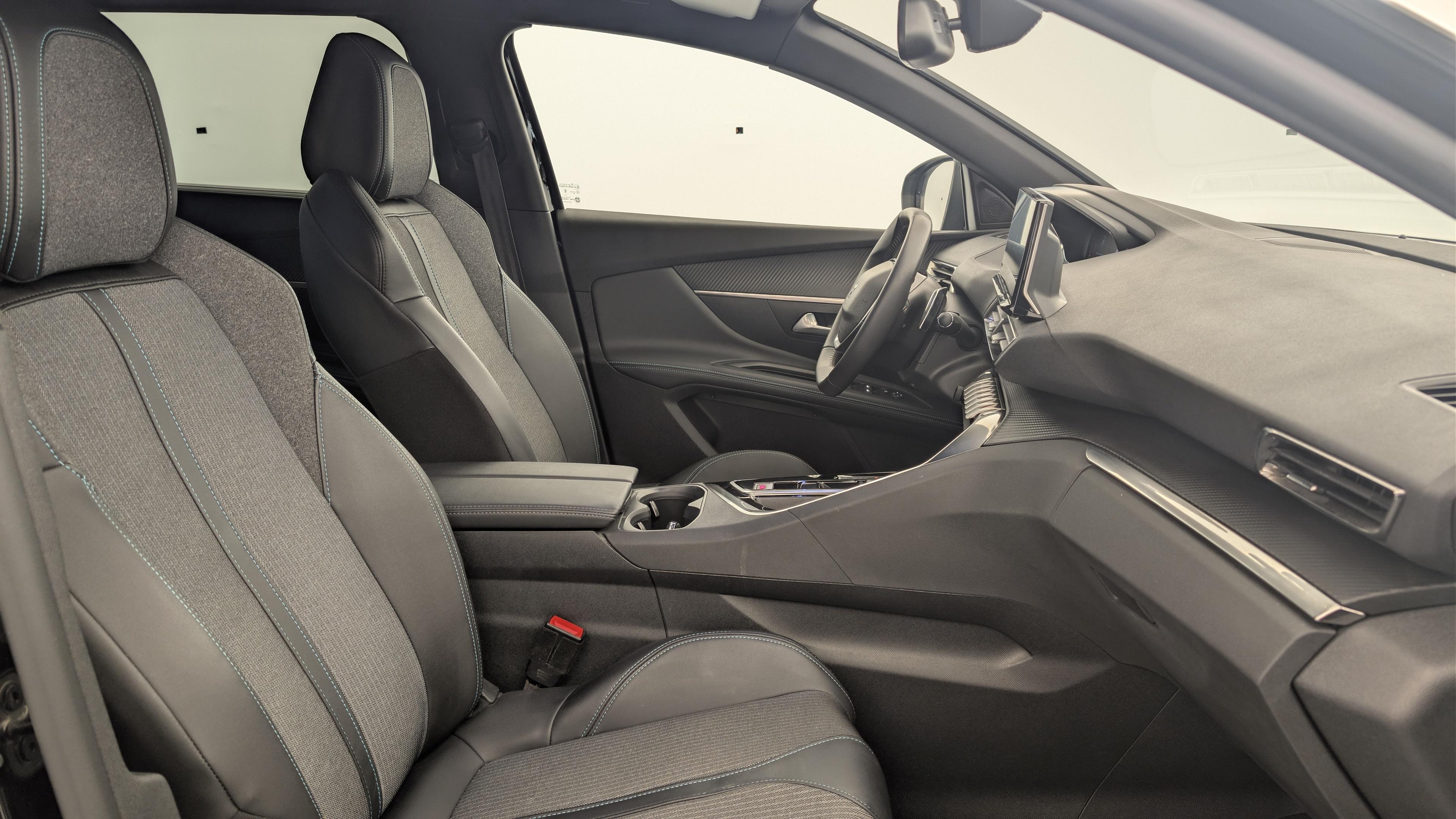 Peugeot 5008 Hybrid 136 e-DCS6 Allure Pack