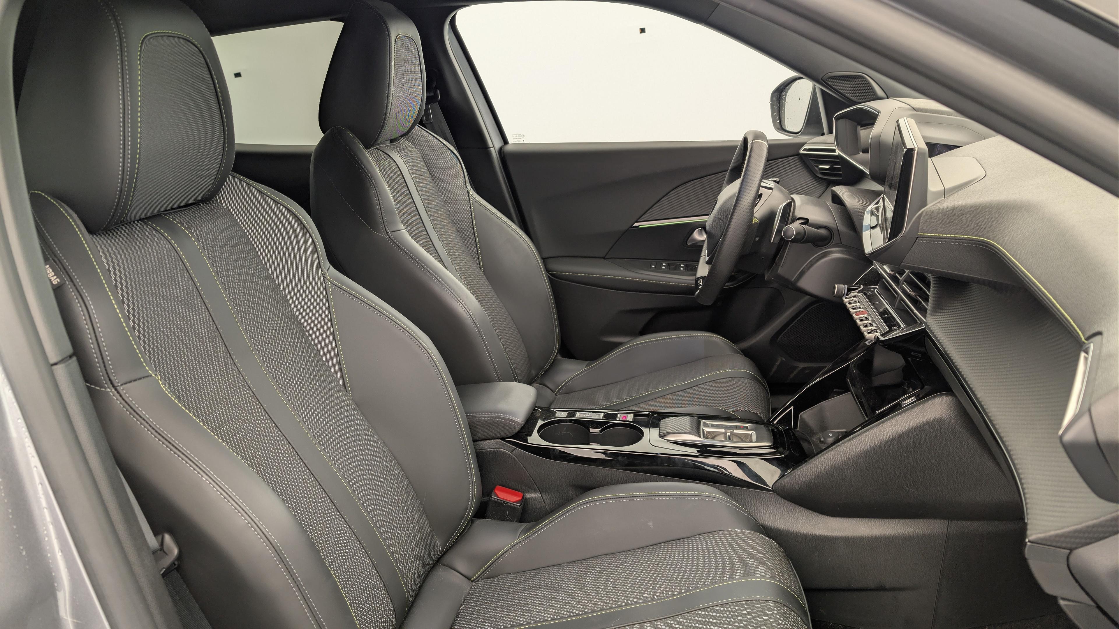 Peugeot 2008 PureTech 130 S&S EAT8 GT