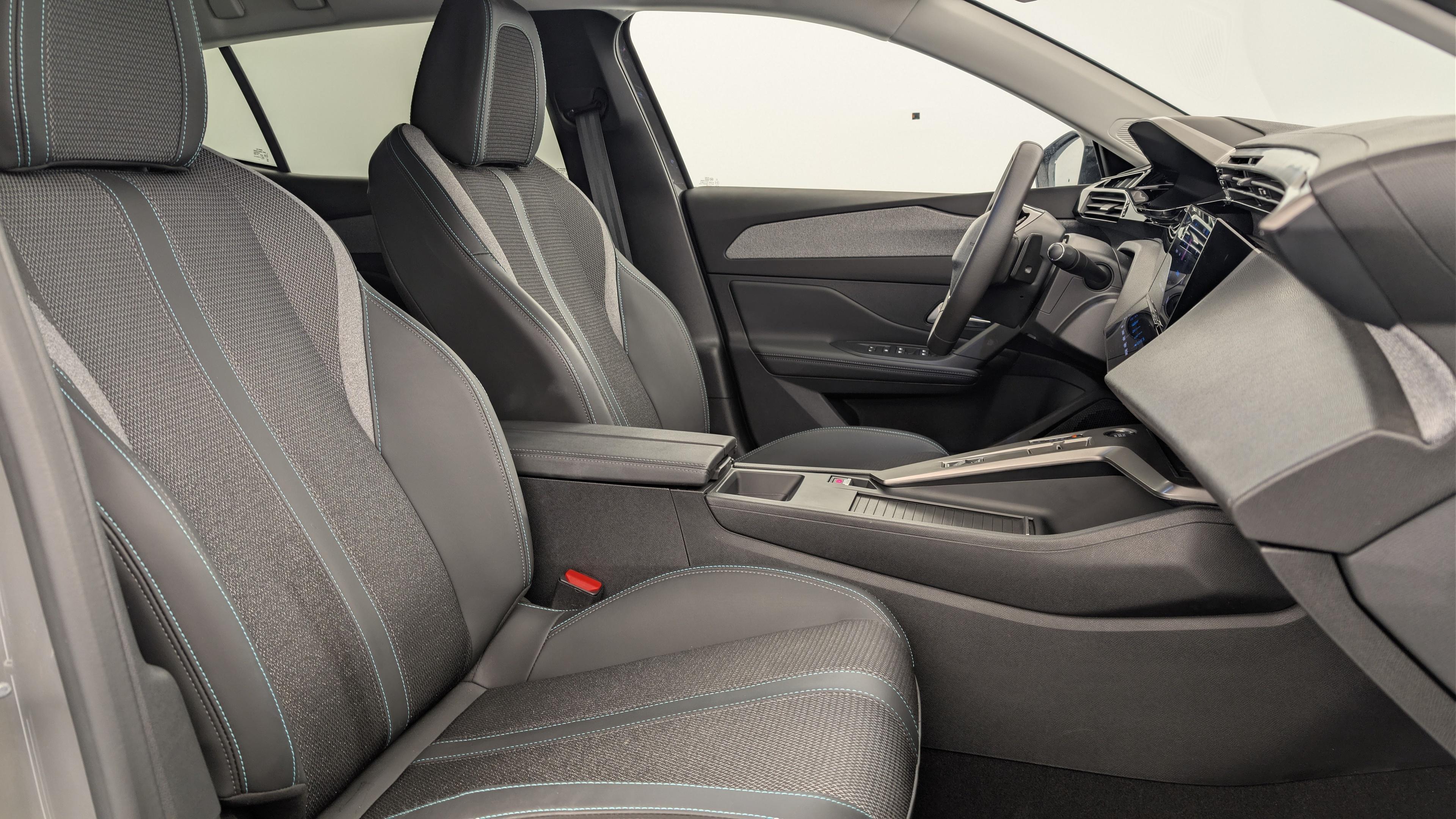 Peugeot 408 Hybrid 145 e-DCS6 Allure