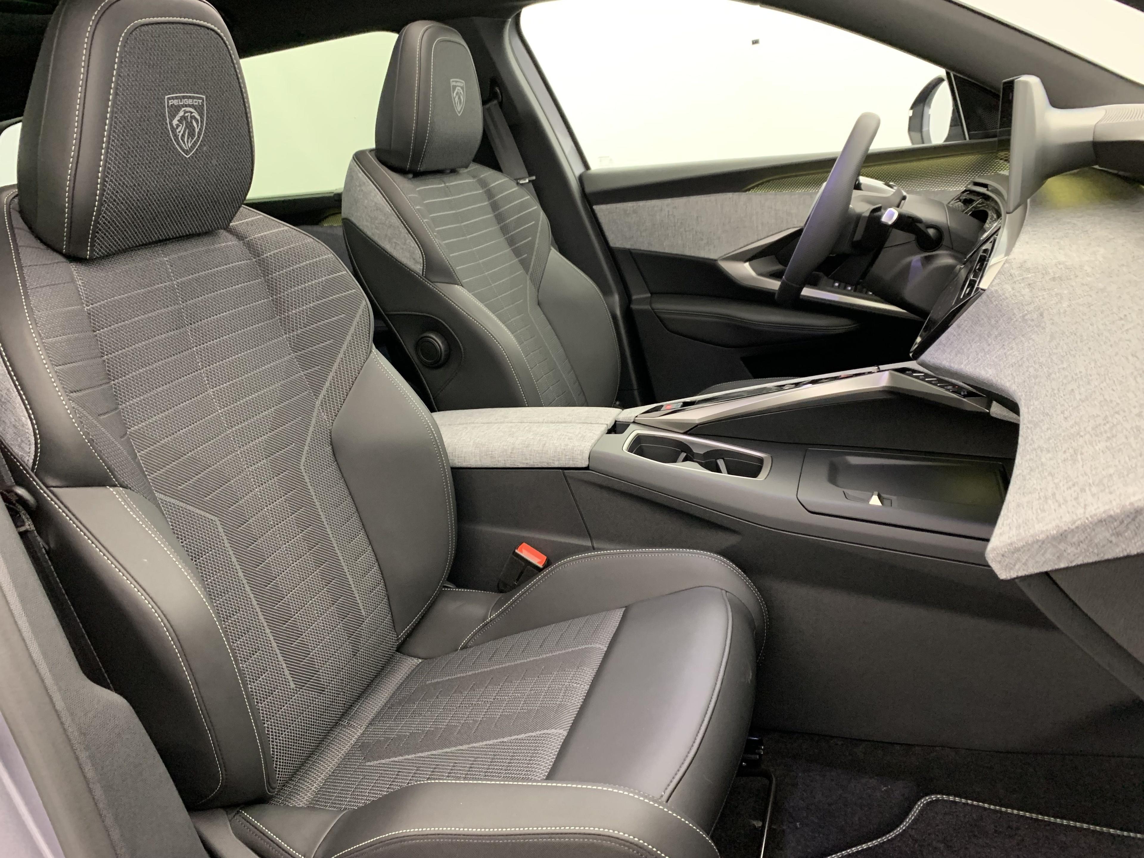 Peugeot 5008 Hybrid 145 e-DCS6 GT