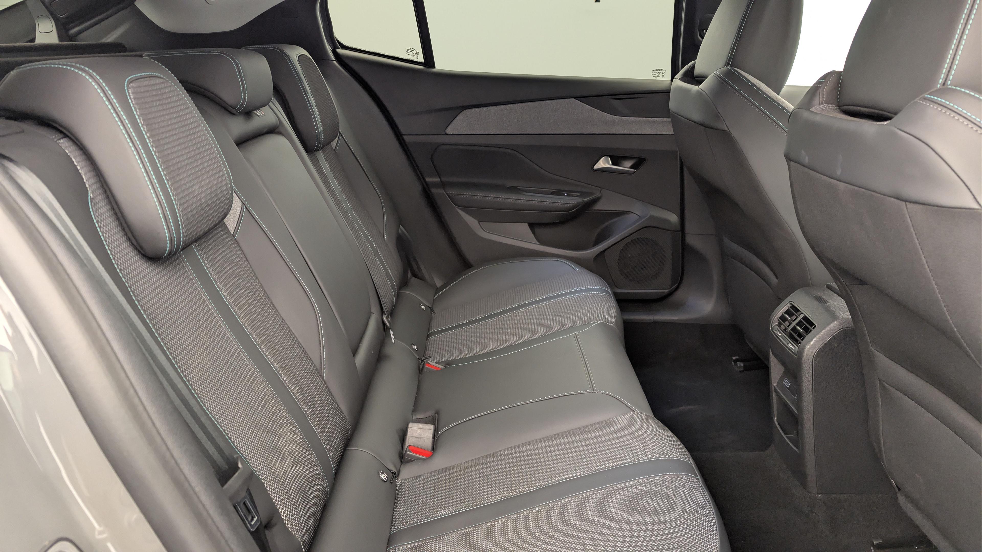 Peugeot 408 Hybrid 136 e-DCS6 Allure