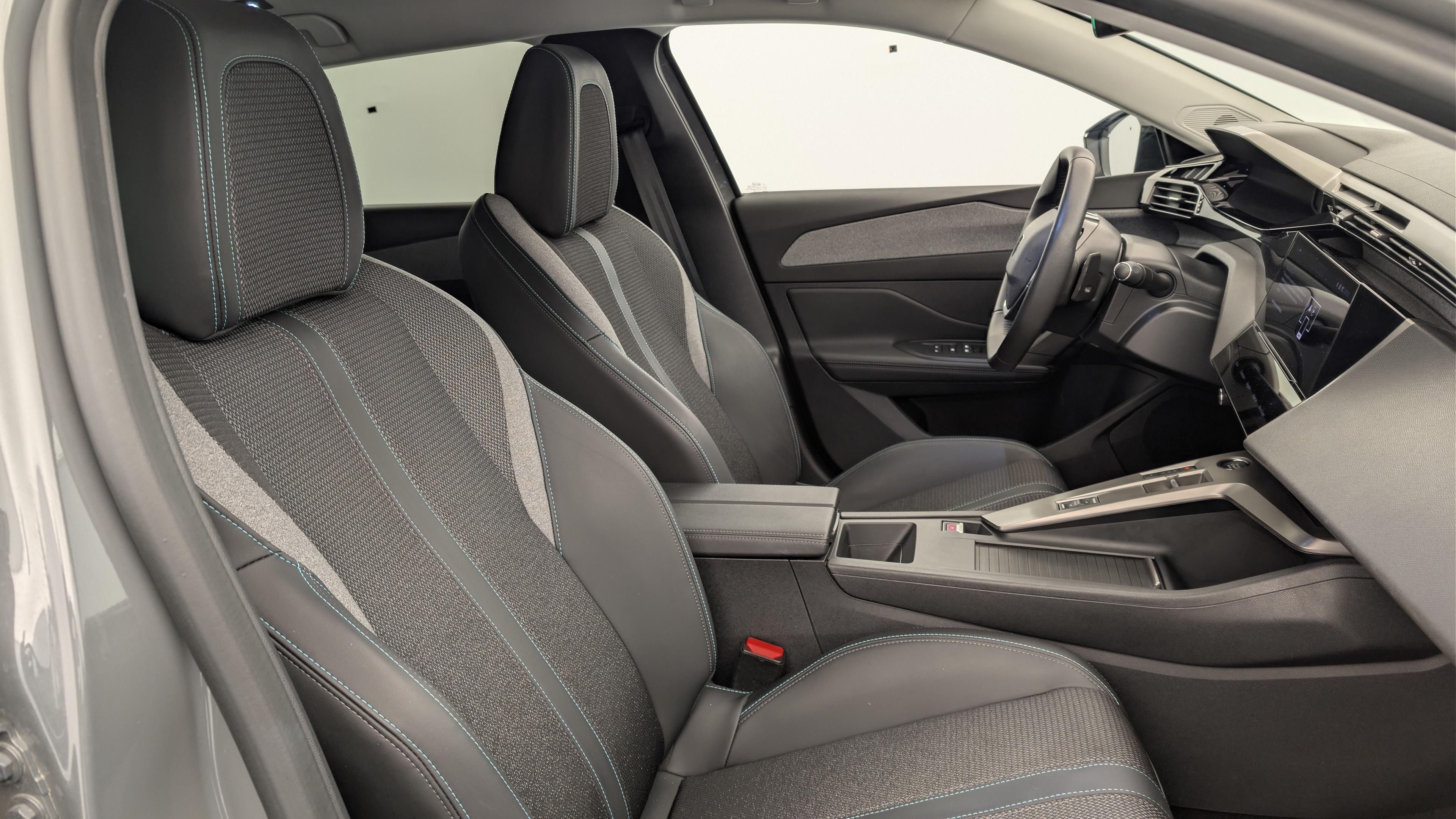 Peugeot 408 Hybrid 136 e-DCS6 Allure