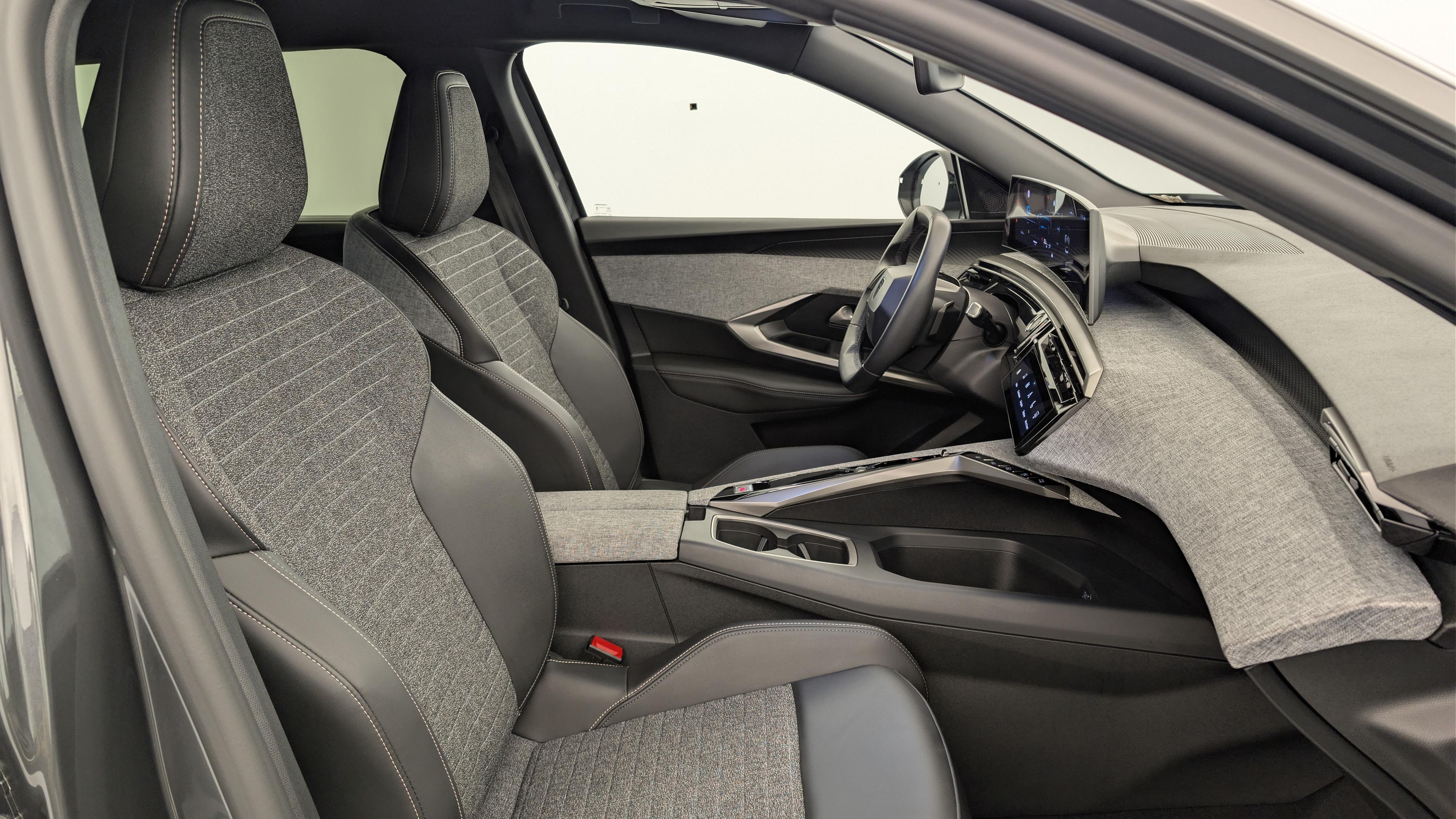 Peugeot 5008 Hybrid 136 e-DCS6 Allure