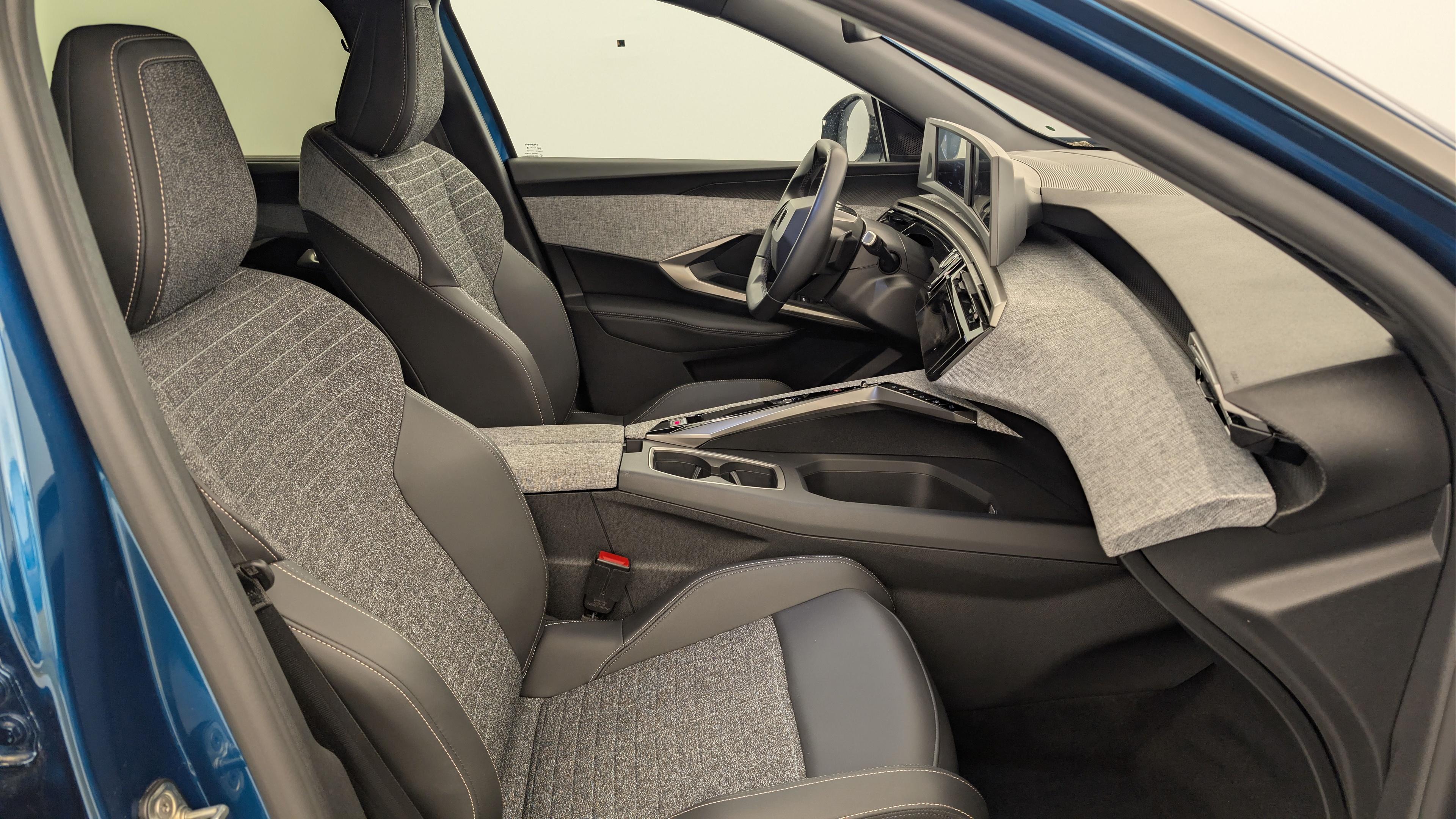Peugeot 5008 HYBRID 145 CH E-DCS6 ALLURE