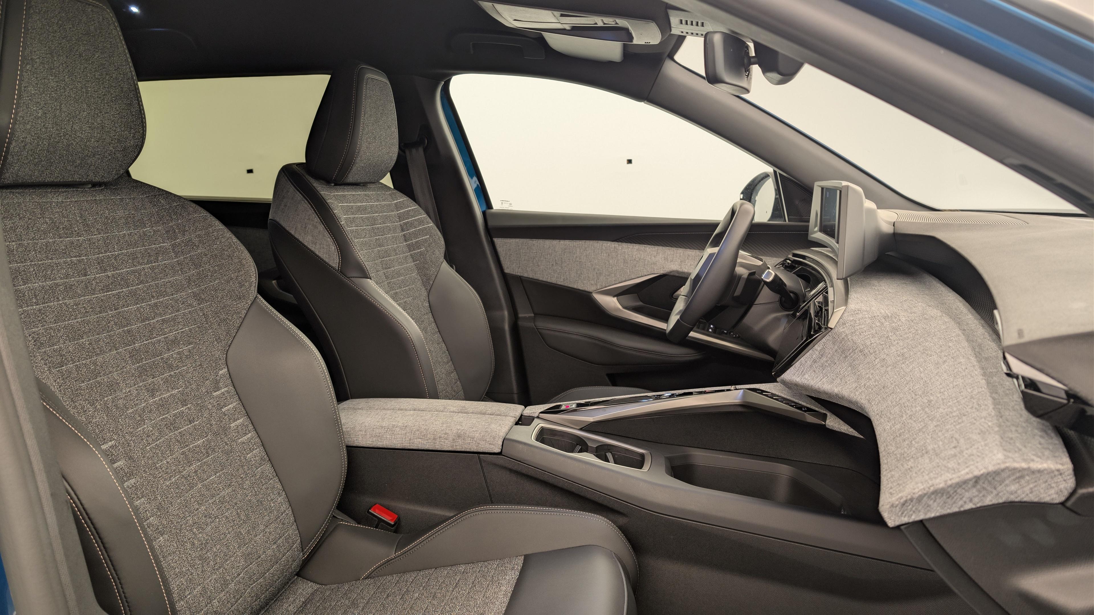 Peugeot 5008 HYBRID 145 CH E-DCS6 ALLURE