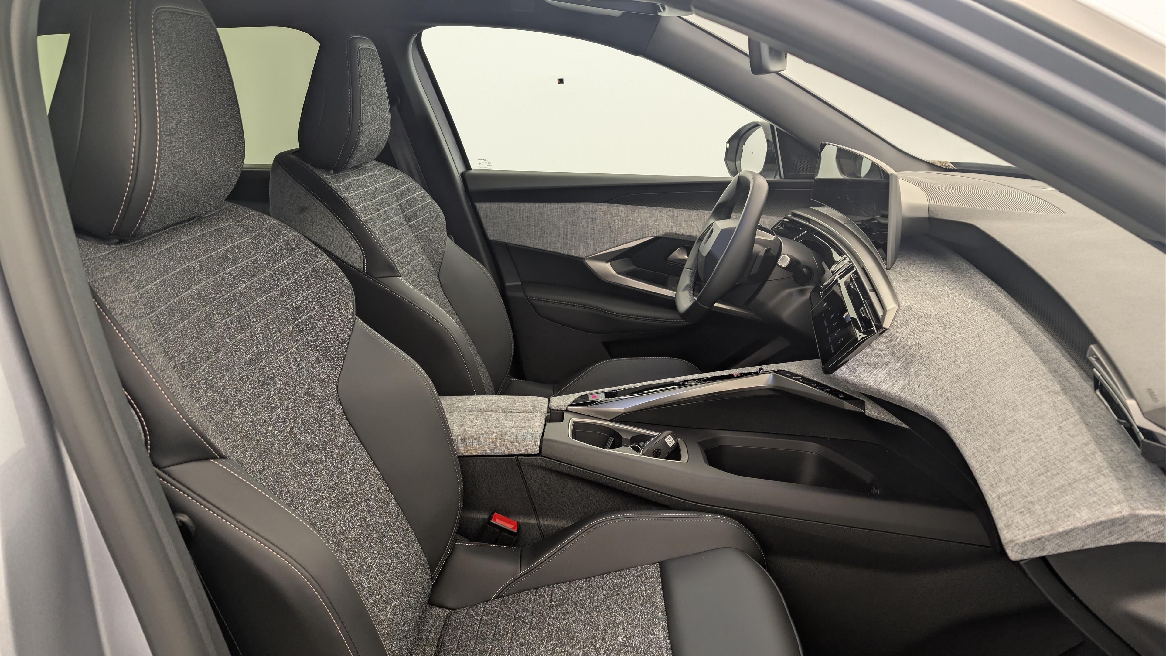 Peugeot 5008 HYBRID 145 CH E-DCS6 ALLURE