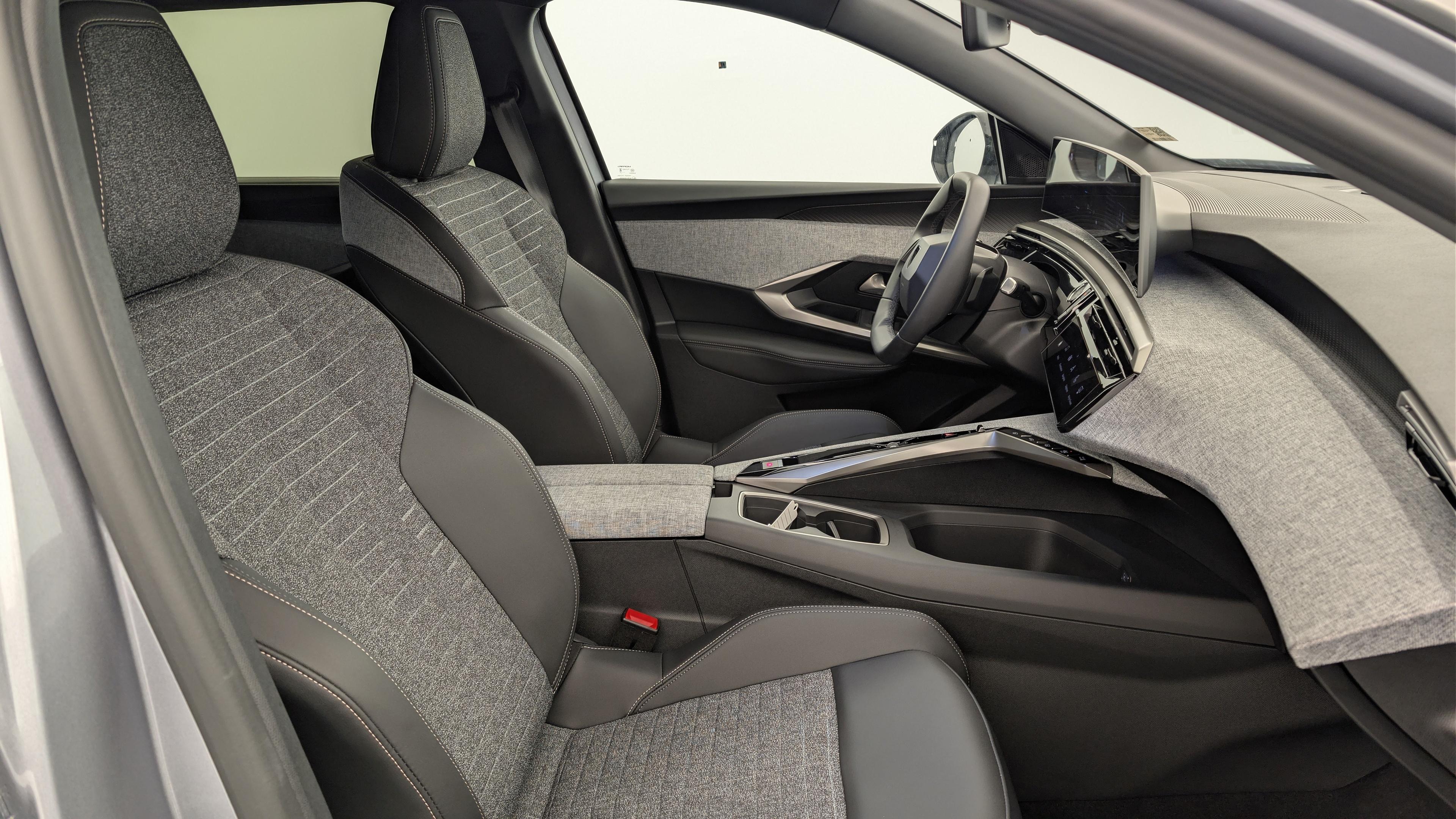 Peugeot 5008 HYBRID 145 CH E-DCS6 ALLURE