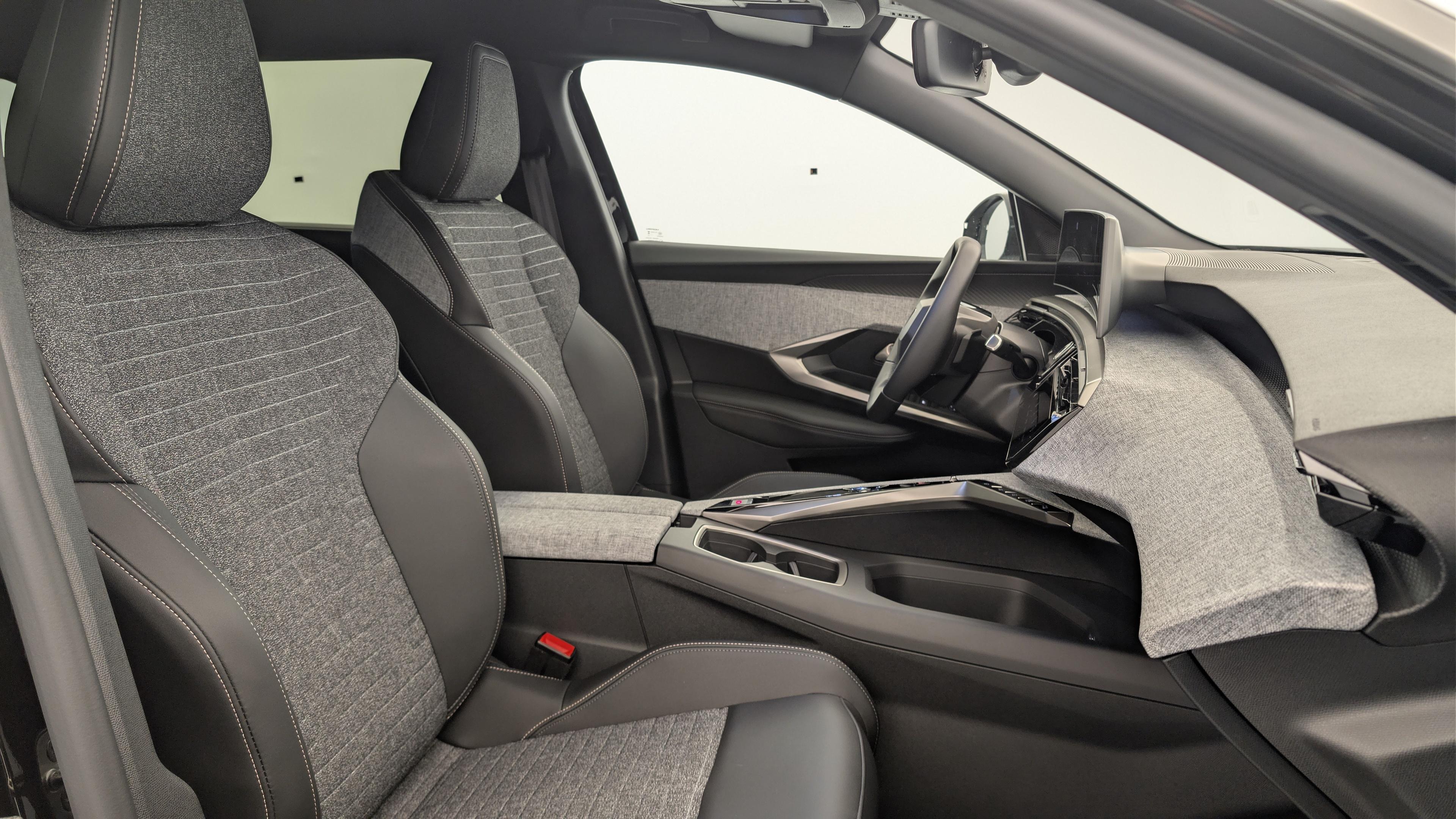 Peugeot 5008 HYBRID 145 CH E-DCS6 ALLURE