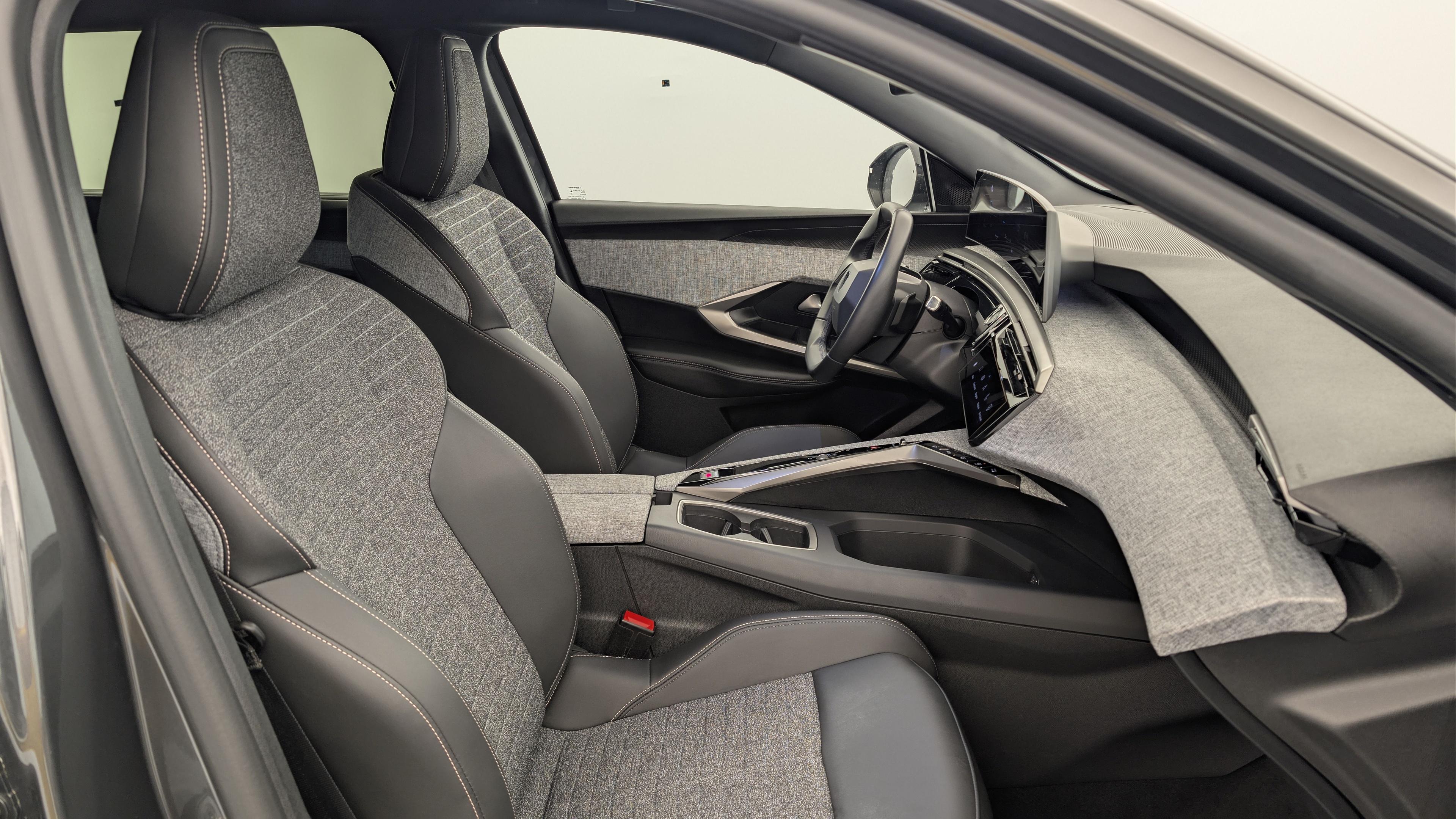 Peugeot 5008 HYBRID 145 CH E-DCS6 ALLURE