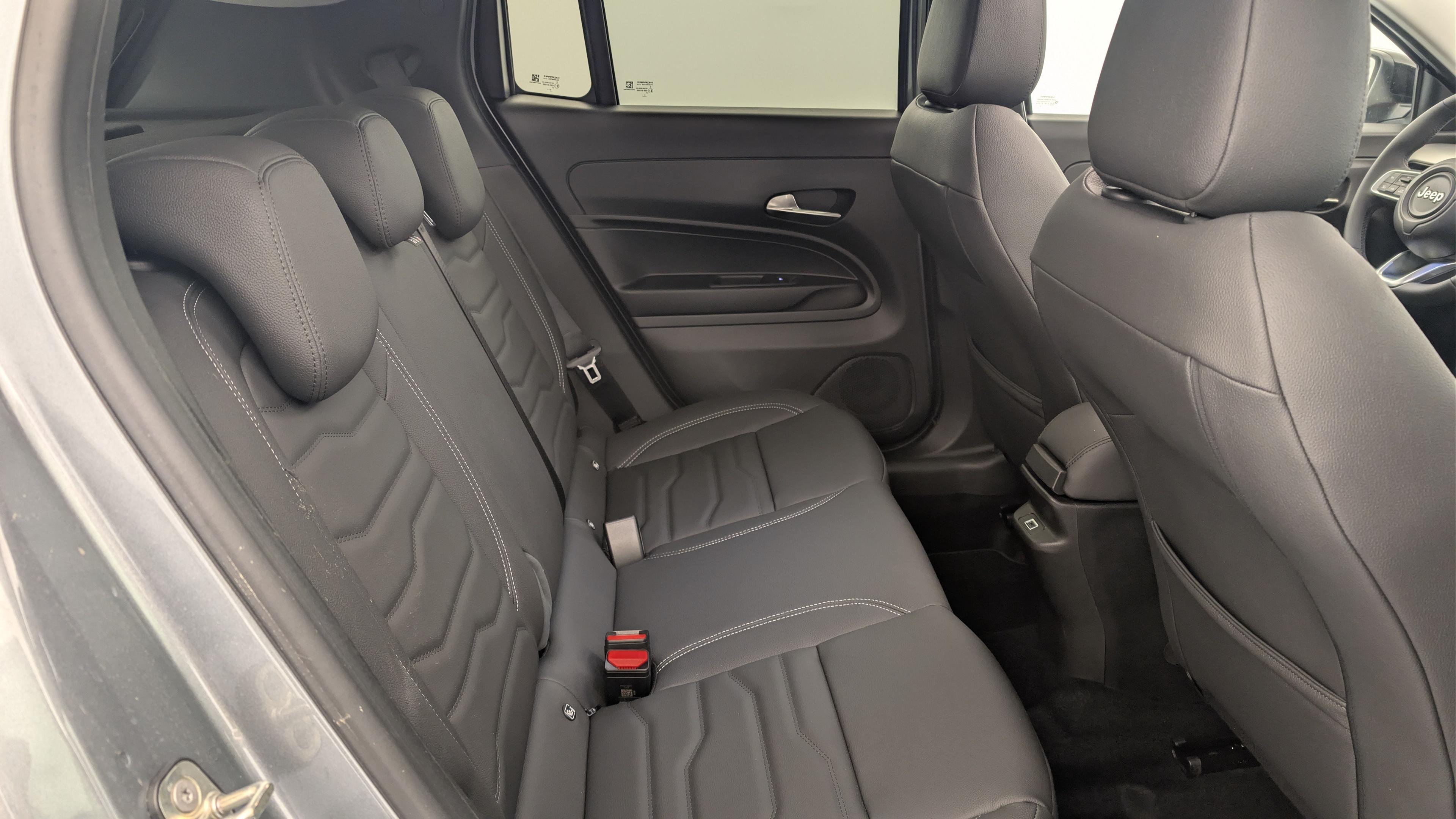 jeep Avenger 1.2 Turbo T3 110 ch e-Hybrid BVR6 Summit