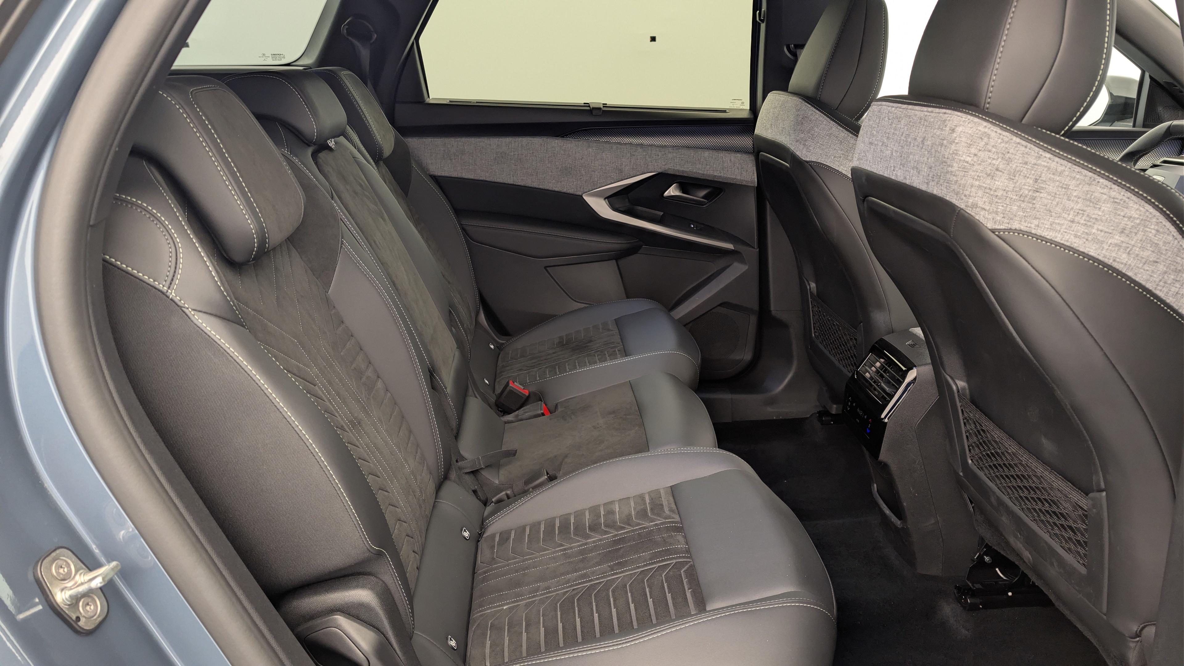Peugeot 5008 HYBRID 145CH E-DCS6 GT