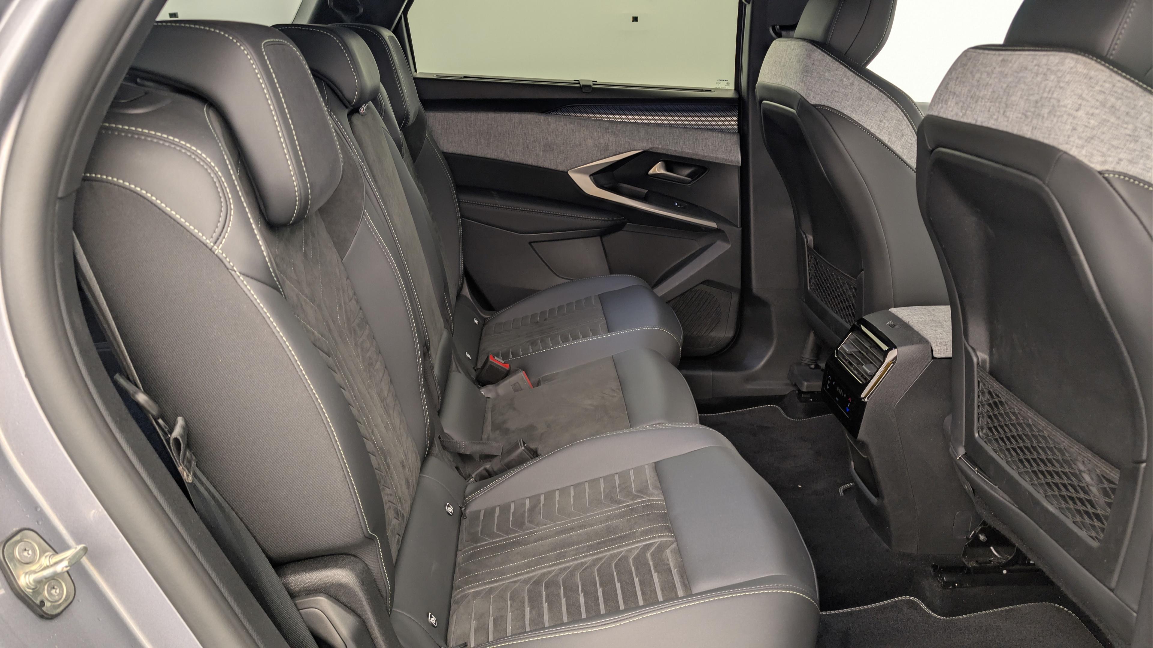 Peugeot 5008 HYBRID 145CH E-DCS6 GT