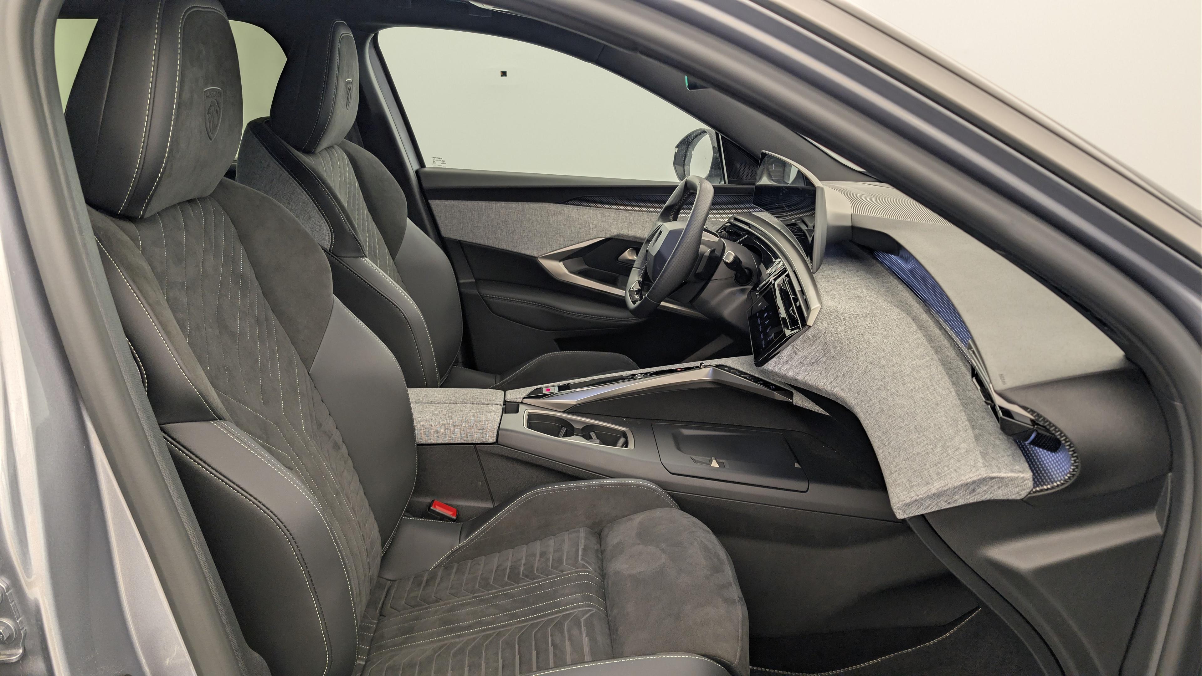 Peugeot 5008 HYBRID 145CH E-DCS6 GT