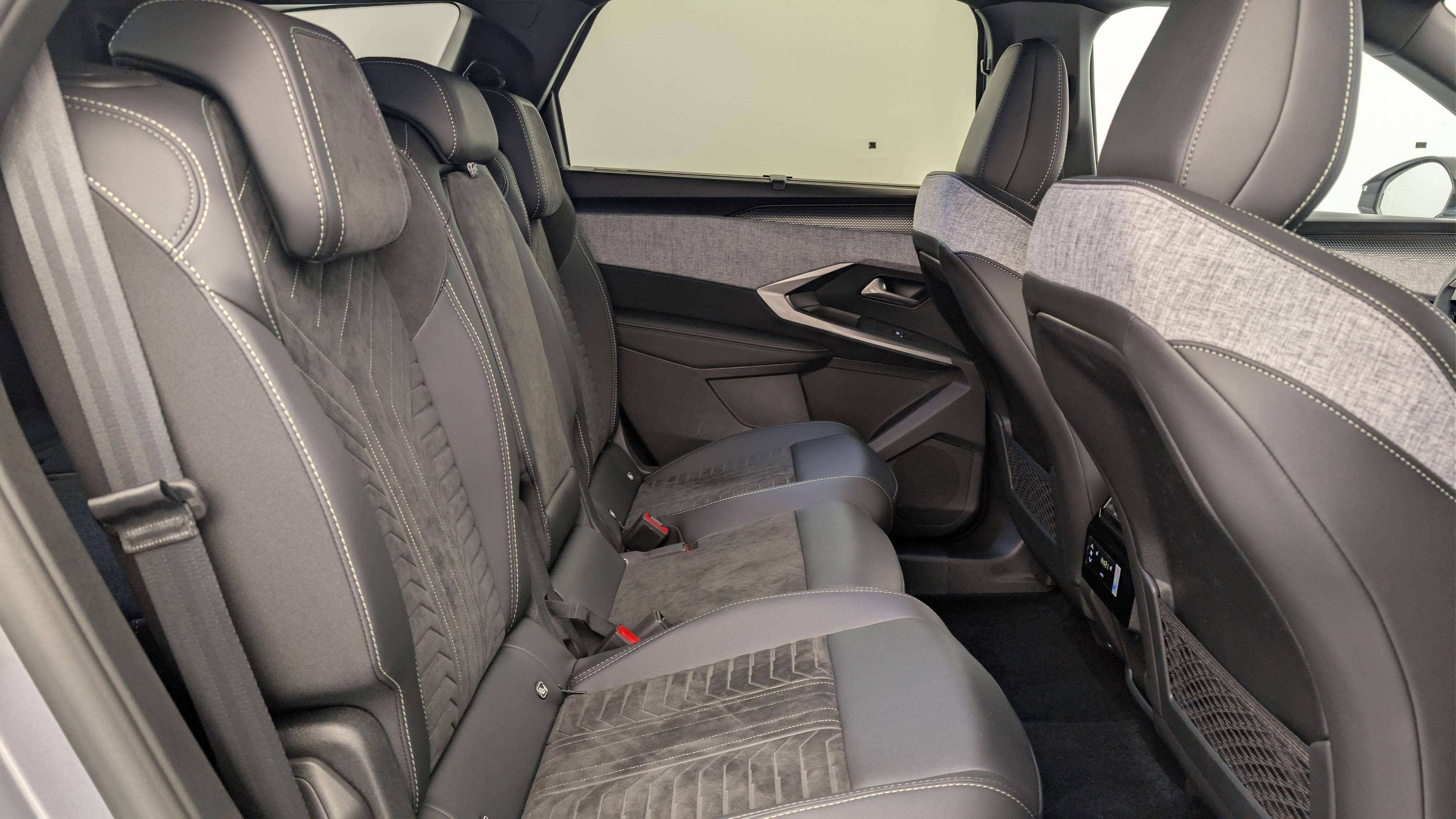 Peugeot 5008 HYBRID 145CH E-DCS6 GT