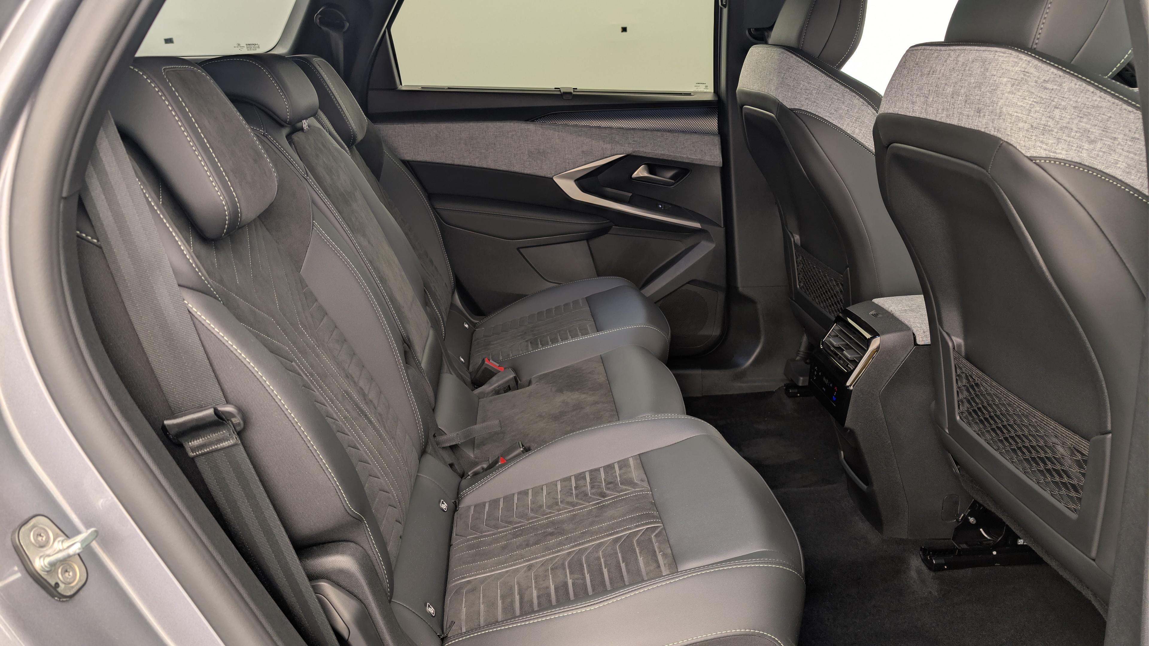 Peugeot 5008 HYBRID 145CH E-DCS6 GT