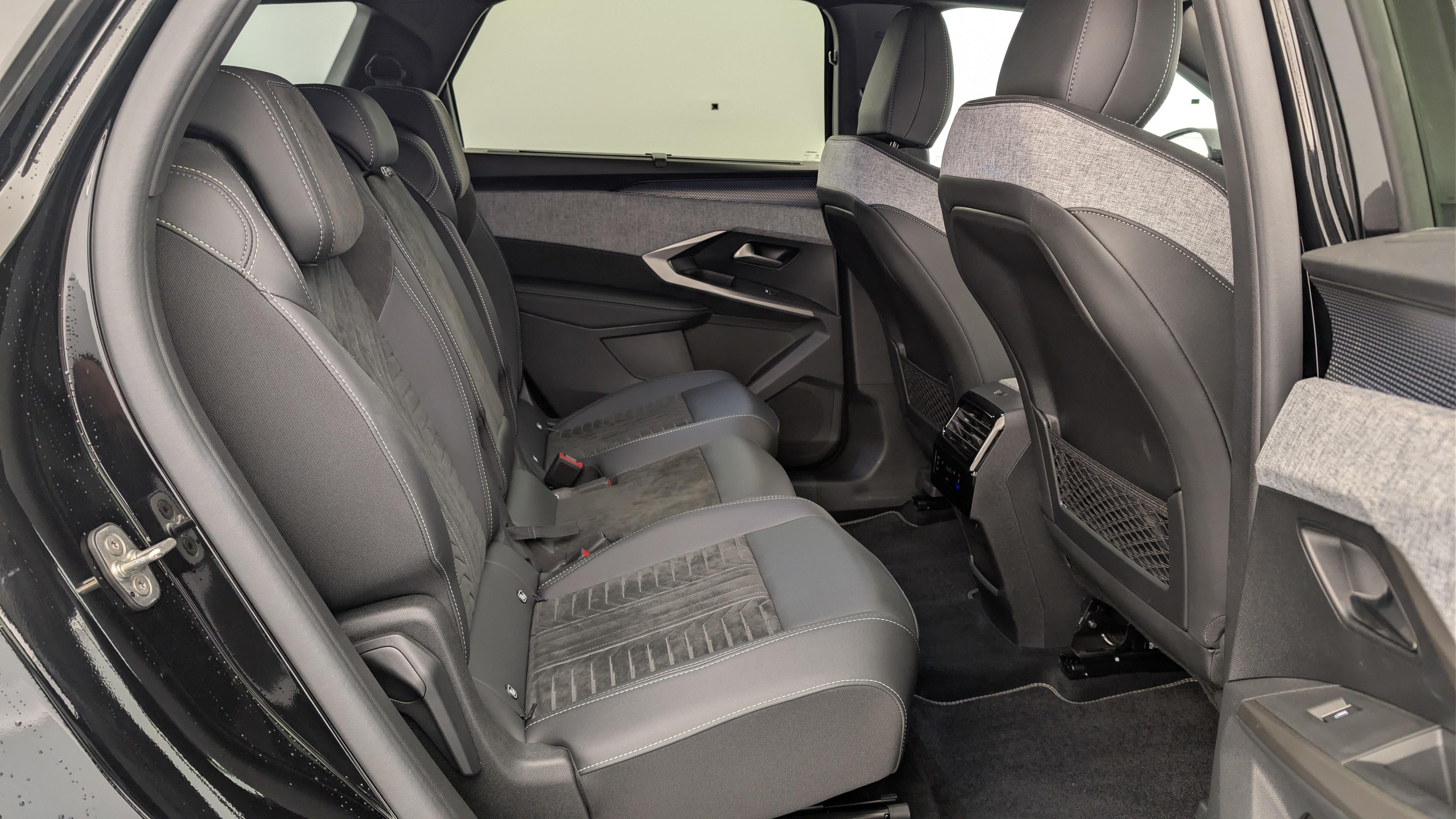 Peugeot 5008 HYBRID 145CH E-DCS6 GT