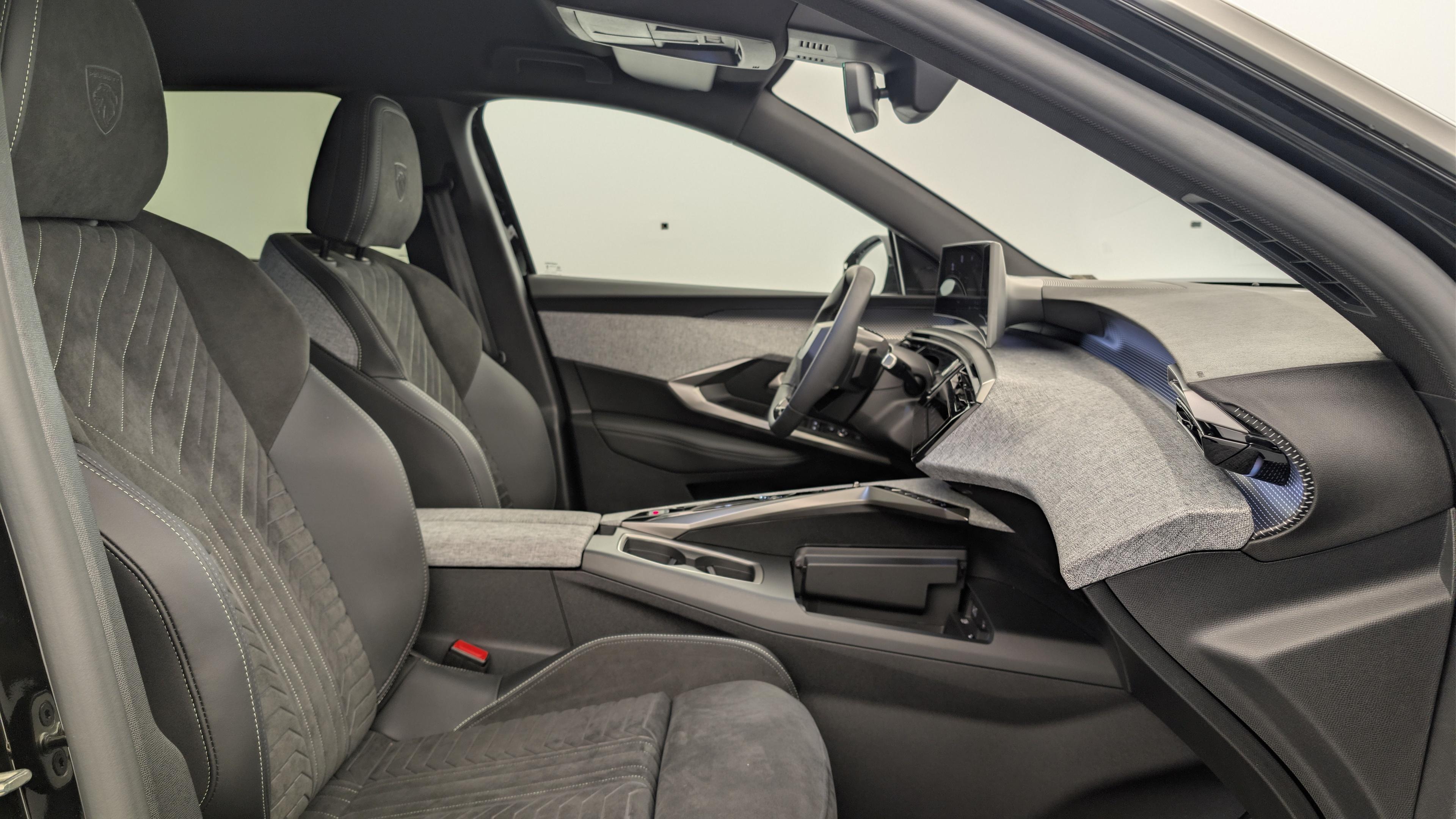 Peugeot 5008 HYBRID 145CH E-DCS6 GT