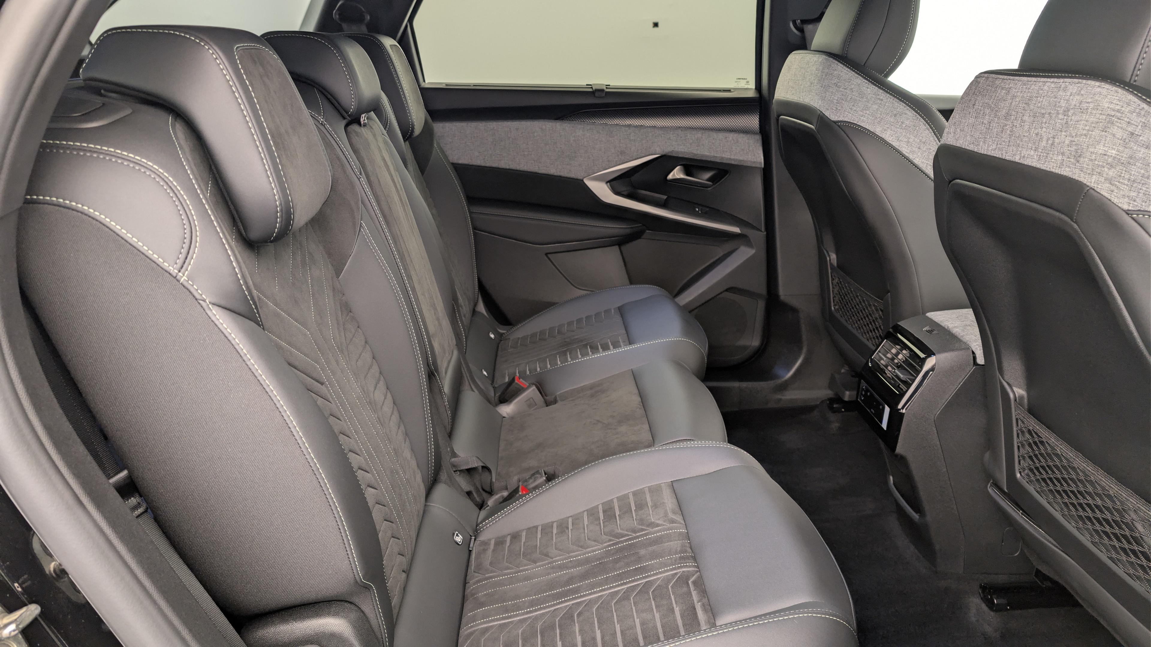 Peugeot 5008 HYBRID 145CH E-DCS6 GT
