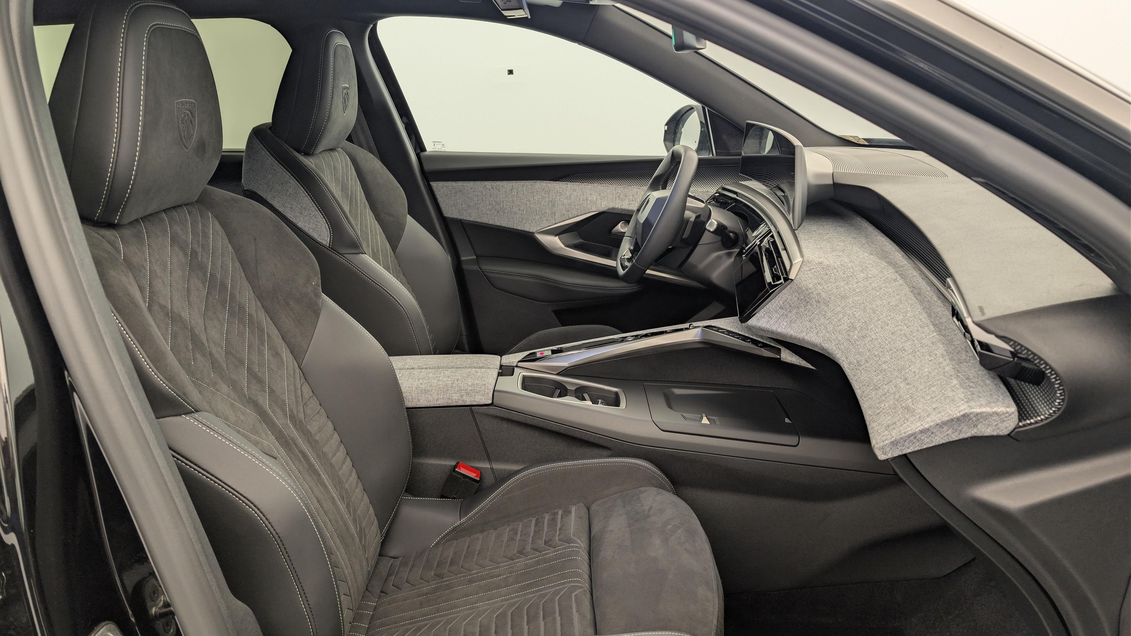 Peugeot 5008 HYBRID 145CH E-DCS6 GT