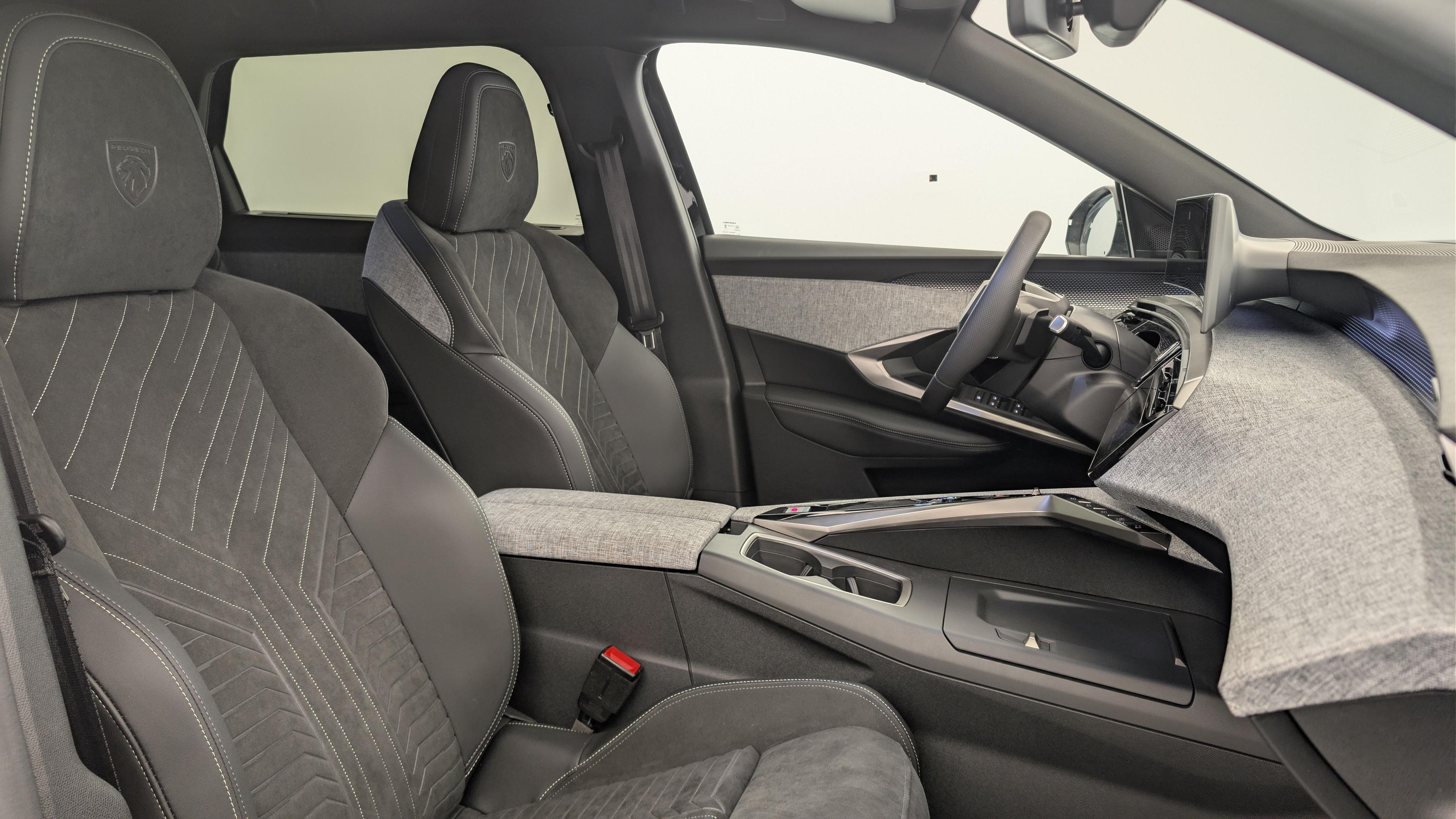 Peugeot 5008 HYBRID 145CH E-DCS6 GT