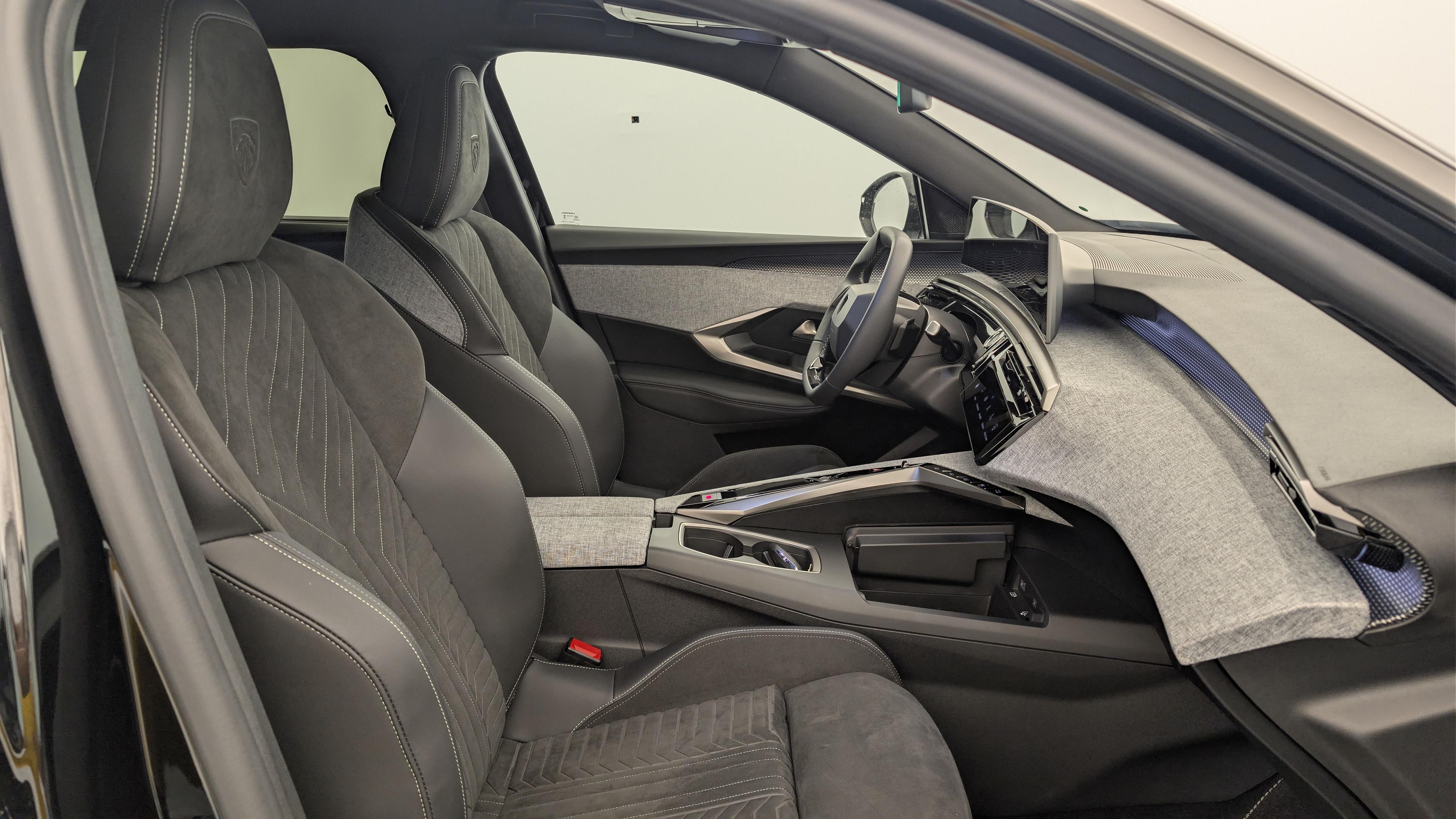 Peugeot 5008 HYBRID 145CH E-DCS6 GT