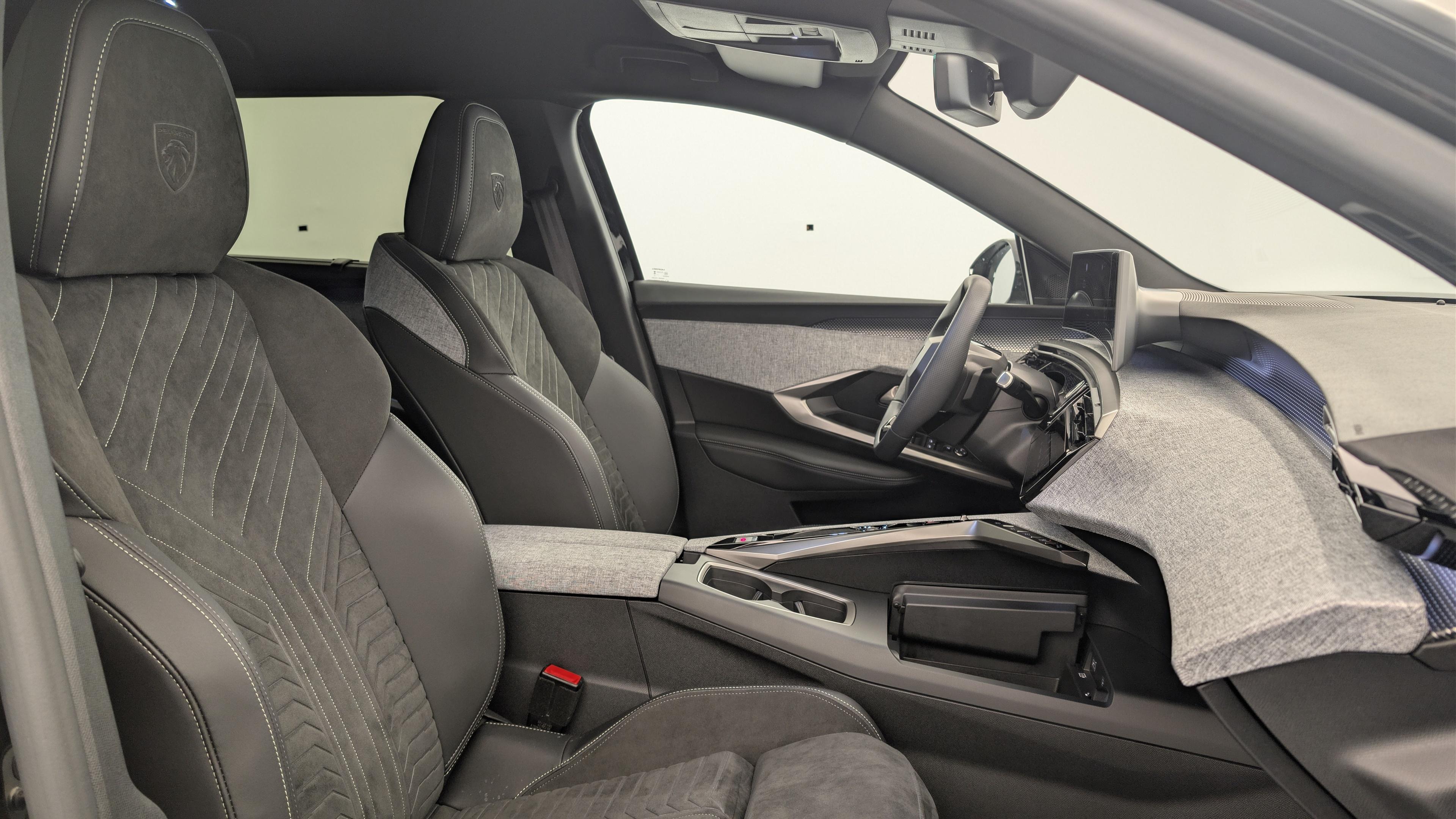 Peugeot 5008 HYBRID 145CH E-DCS6 GT