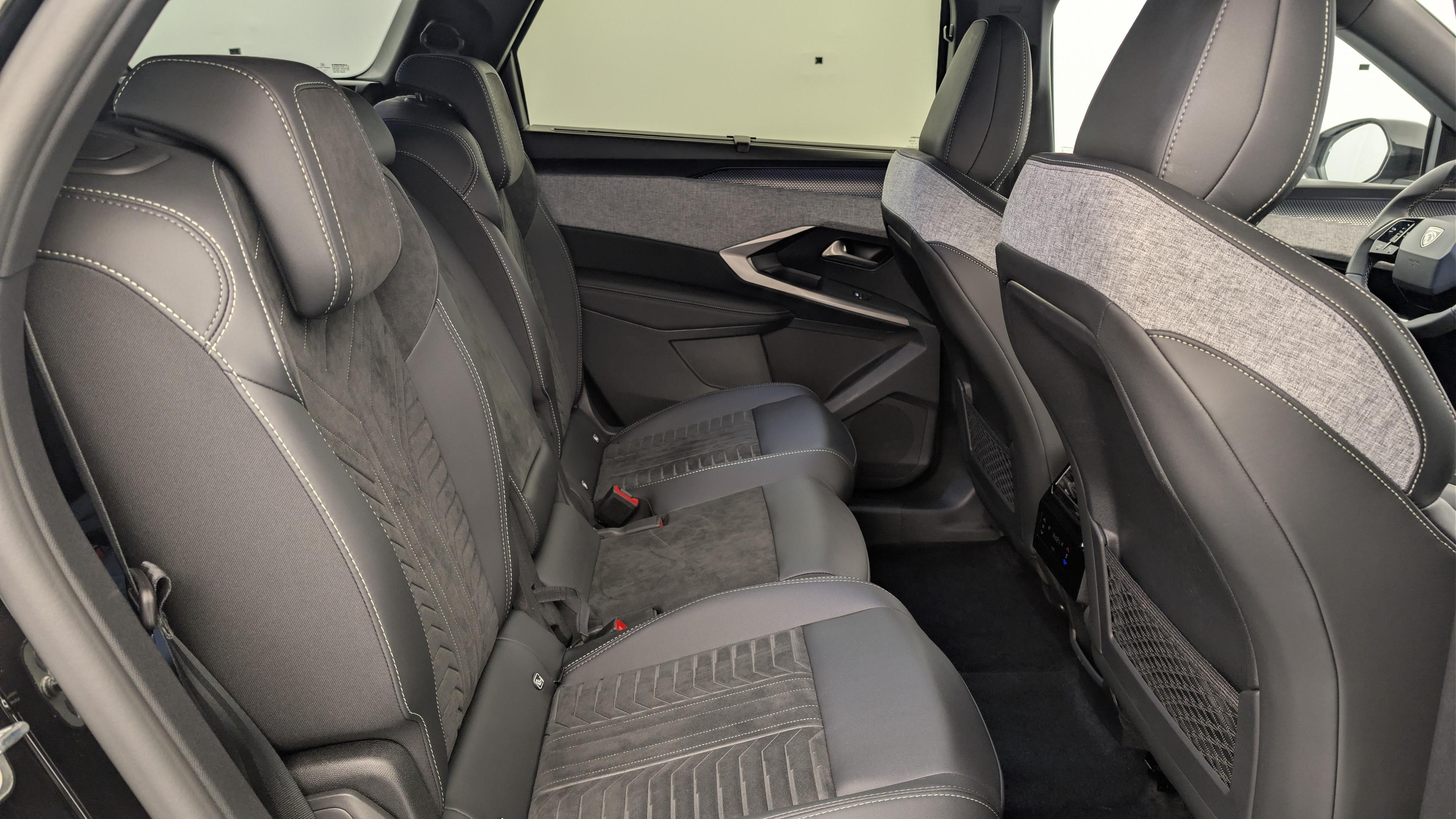 Peugeot 5008 HYBRID 145CH E-DCS6 GT